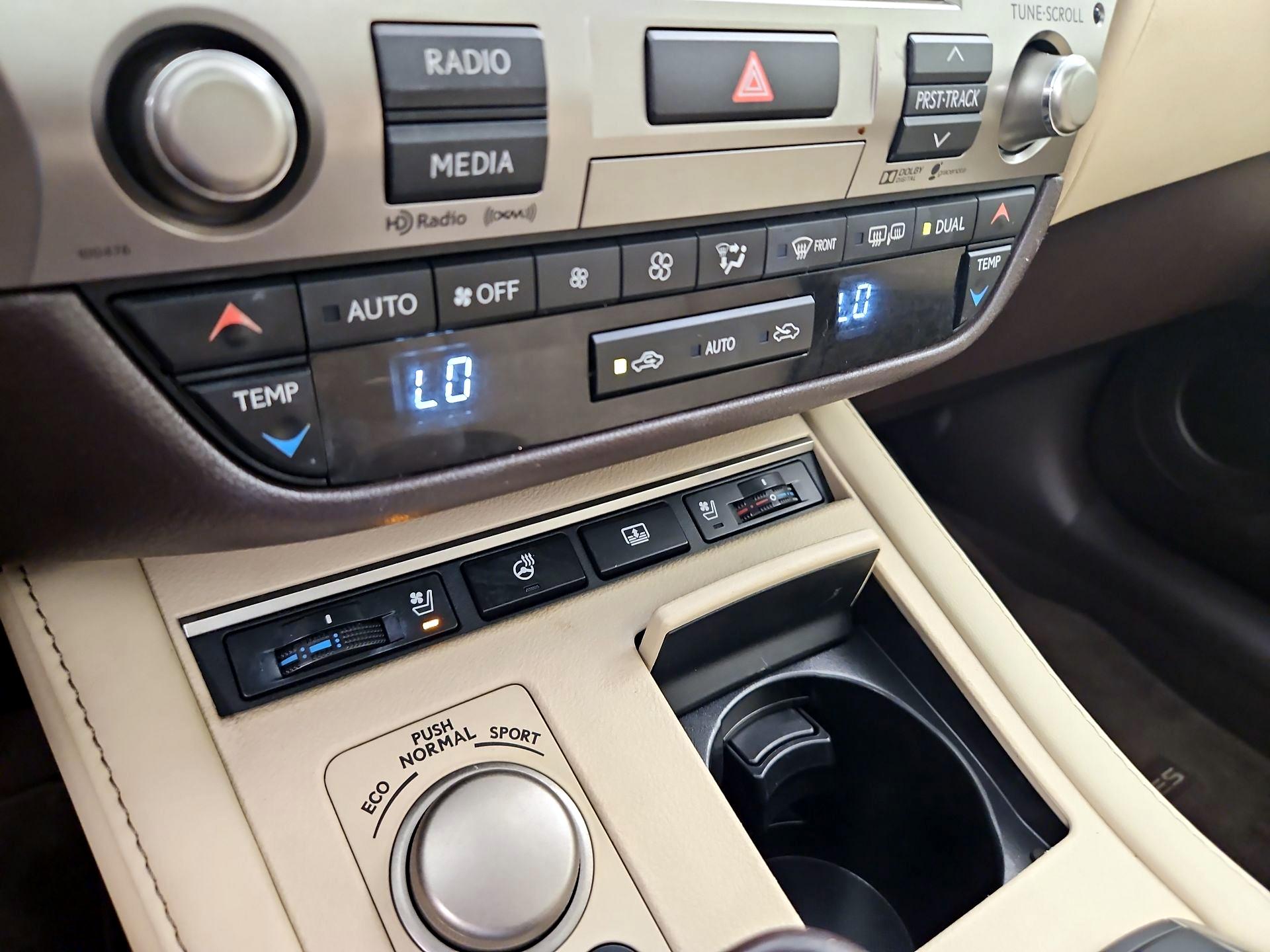 Thumbnail: 2016 Lexus ES - 17