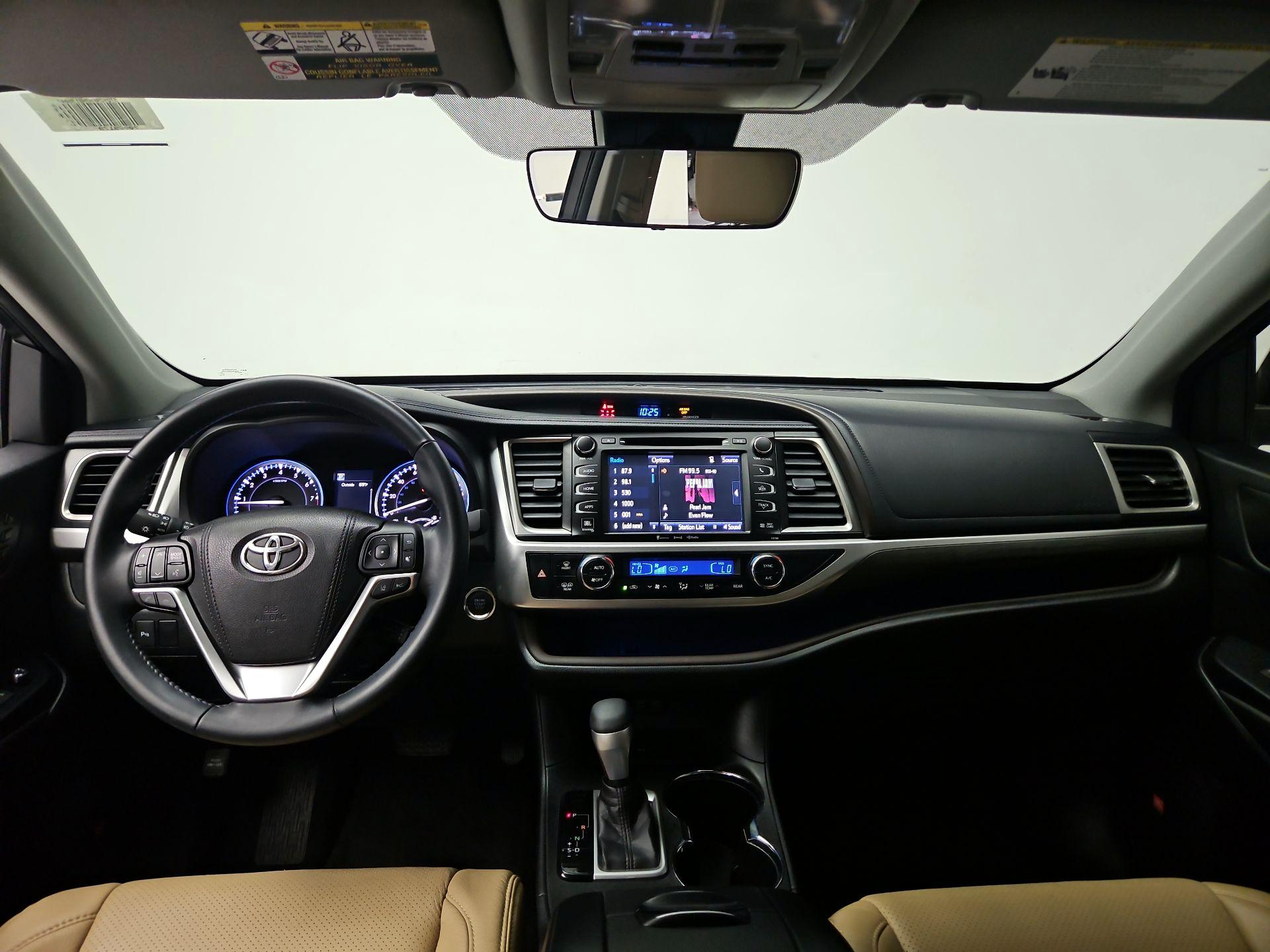 Thumbnail: 2017 Toyota Highlander - 9