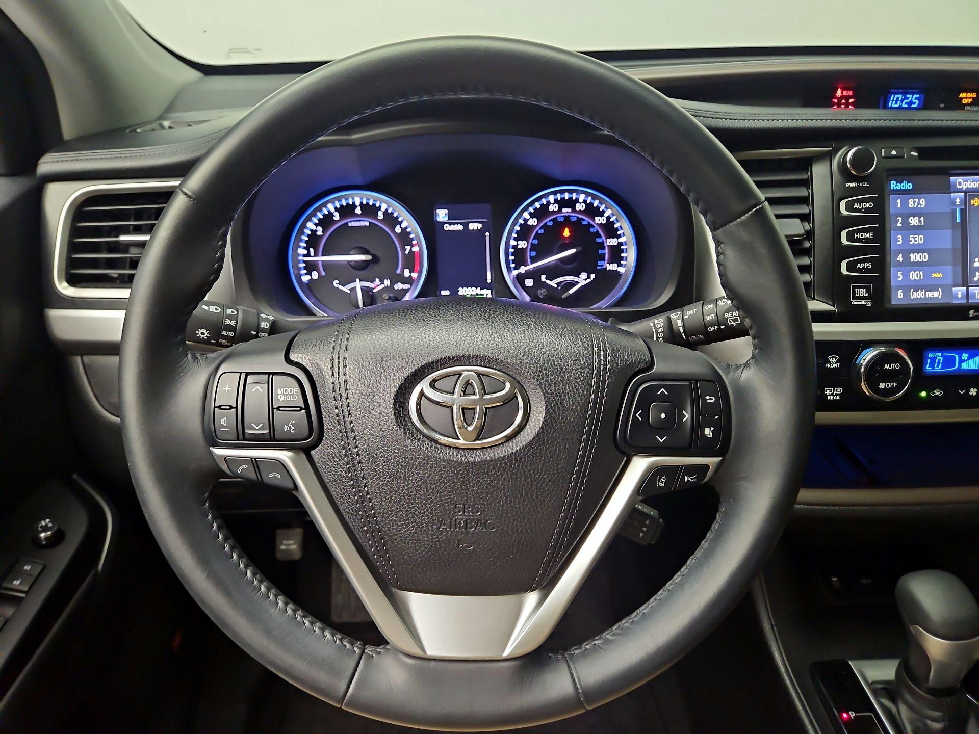 Thumbnail: 2017 Toyota Highlander - 10