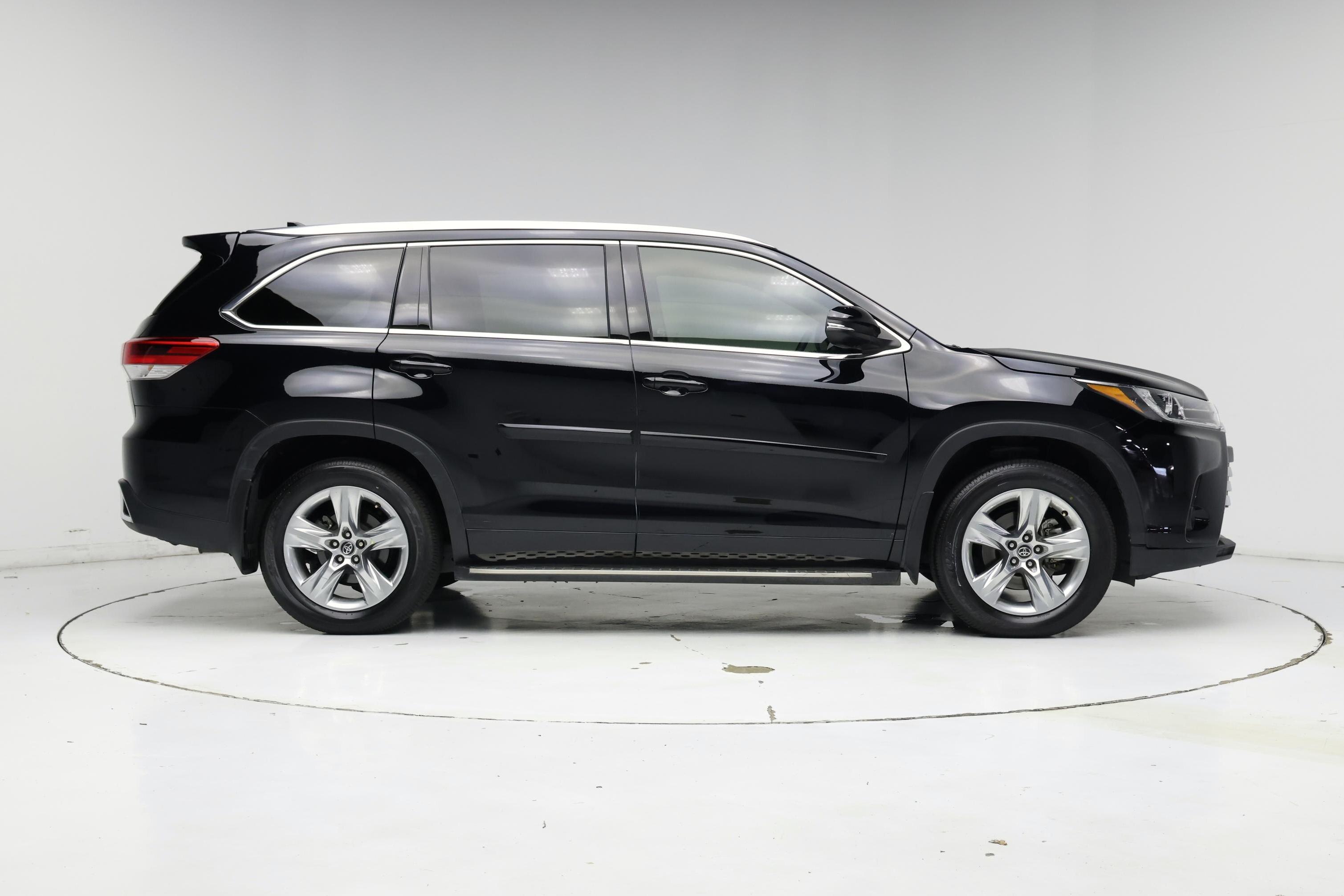 Thumbnail: 2017 Toyota Highlander - 7
