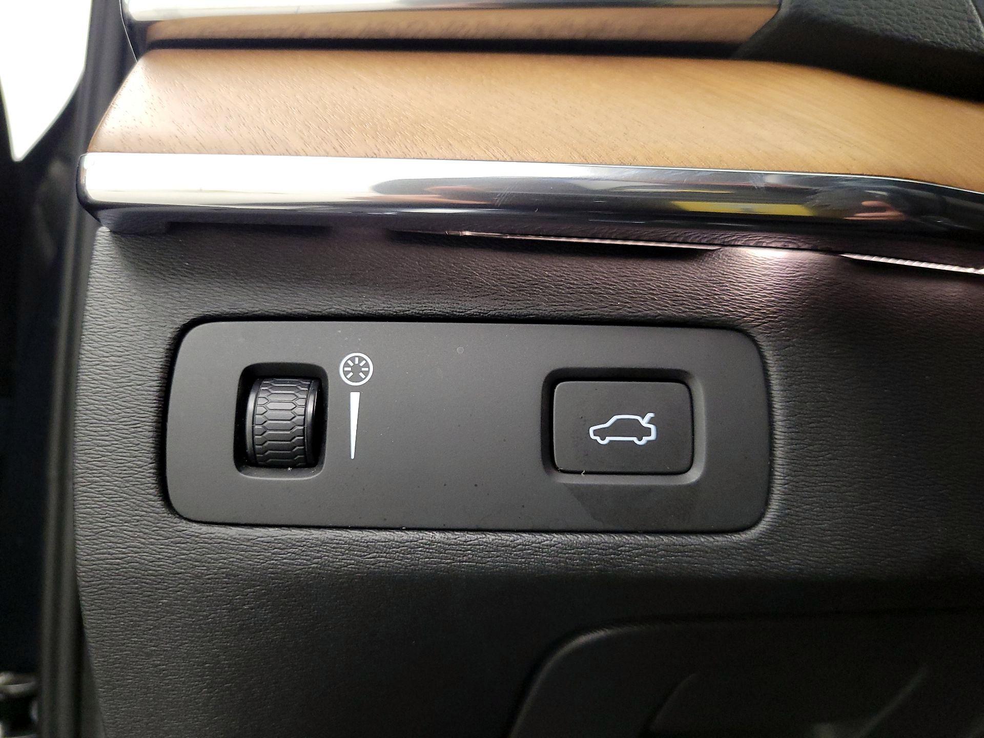 Thumbnail: 2020 Volvo XC90 - 13
