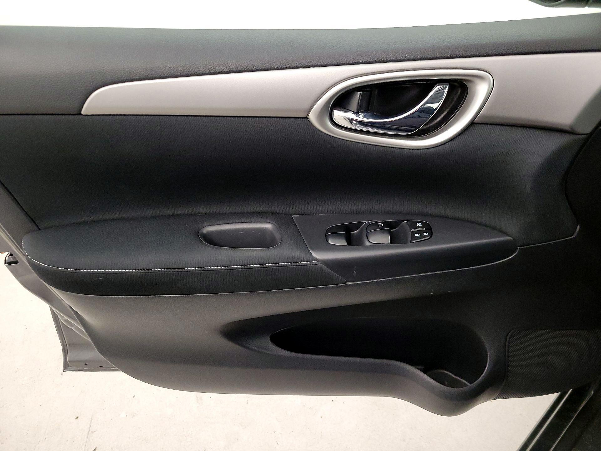 Thumbnail: 2015 Nissan Sentra - 12