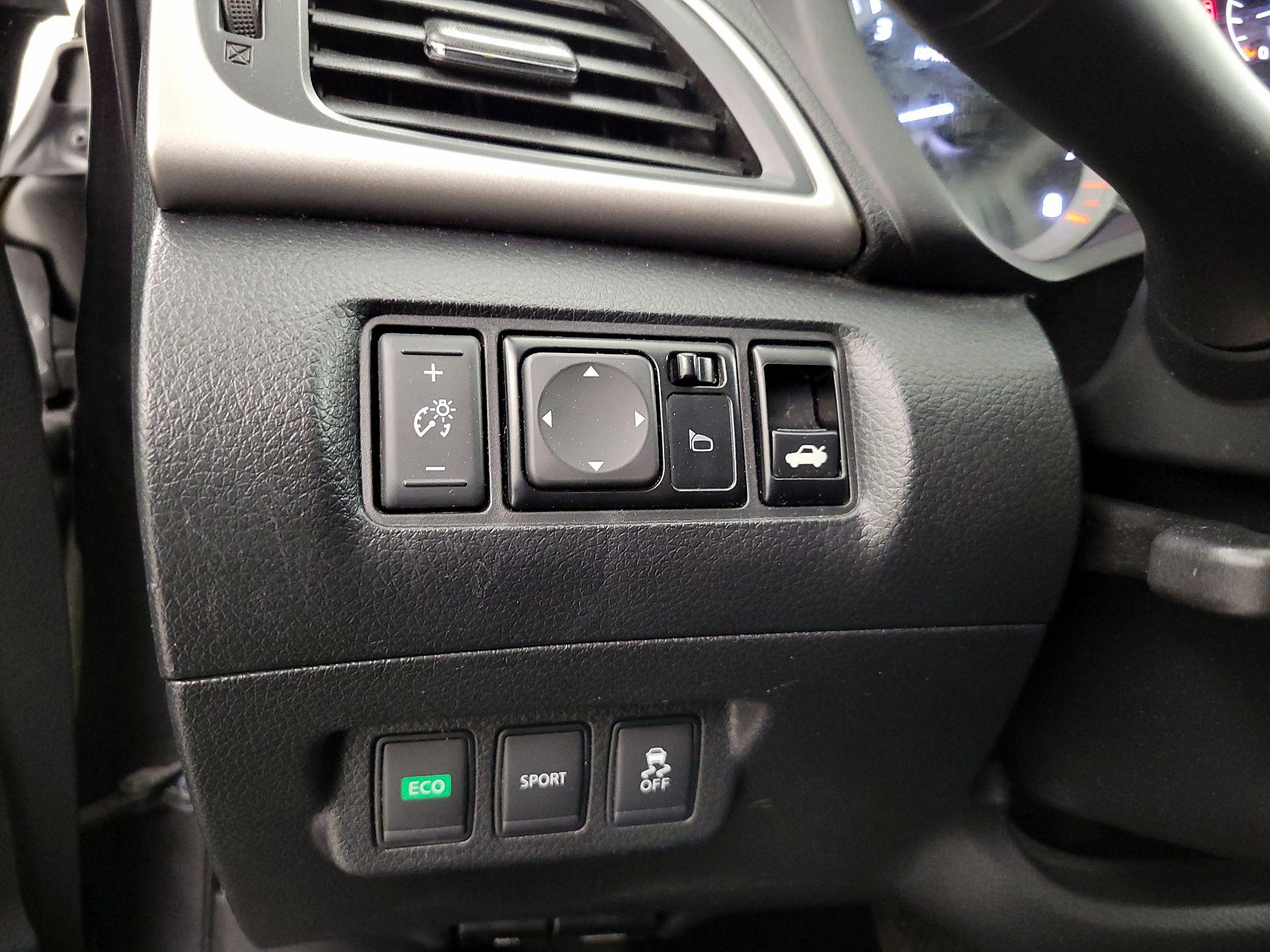 Thumbnail: 2015 Nissan Sentra - 13