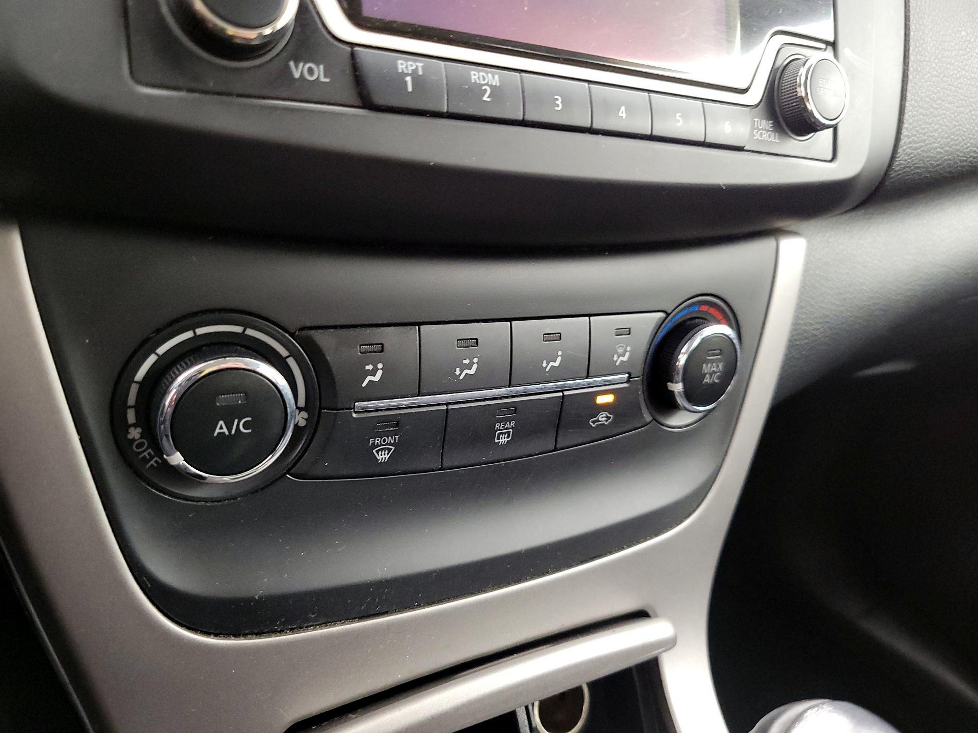 Thumbnail: 2015 Nissan Sentra - 16