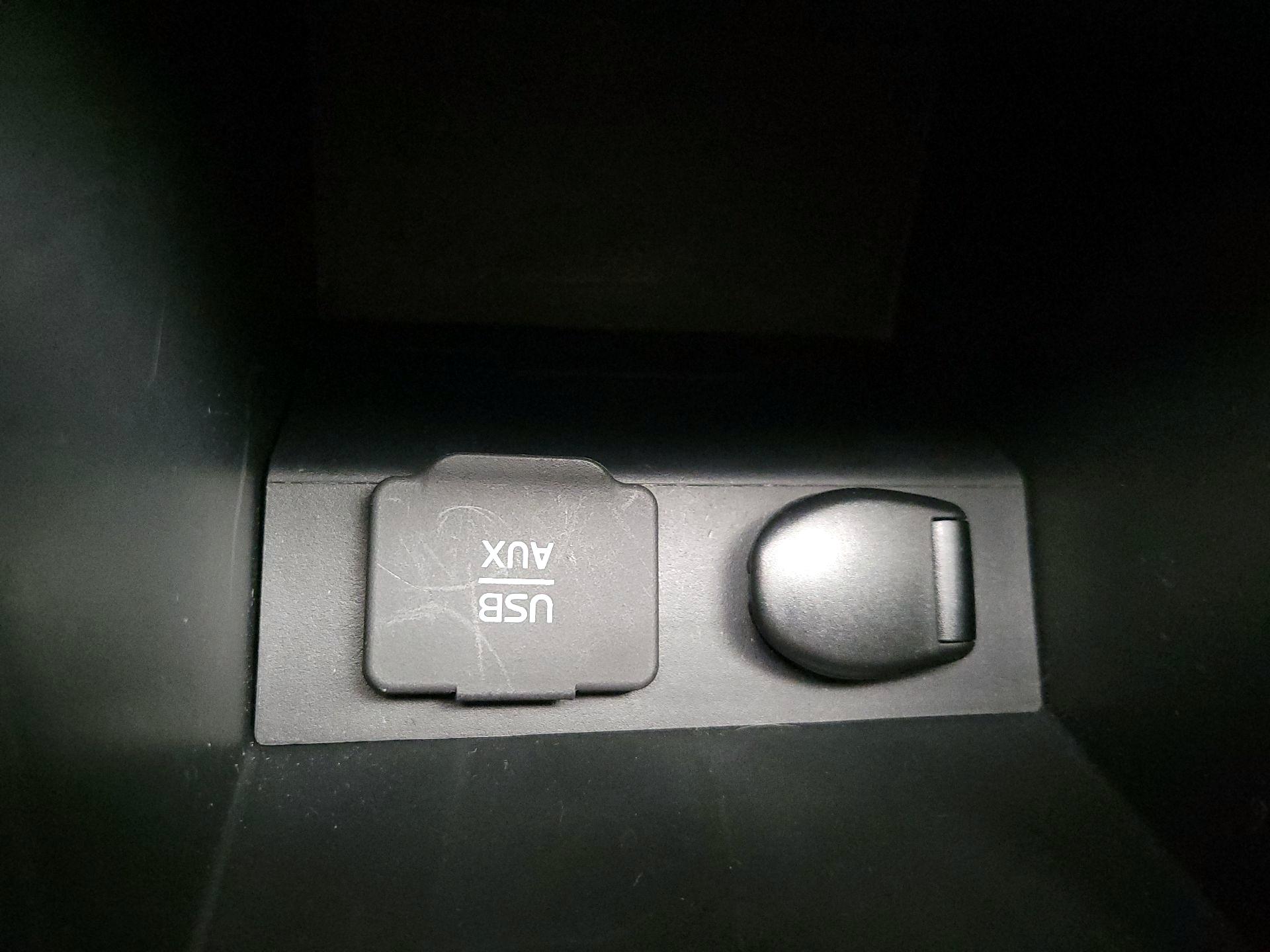 Thumbnail: 2015 Nissan Sentra - 18