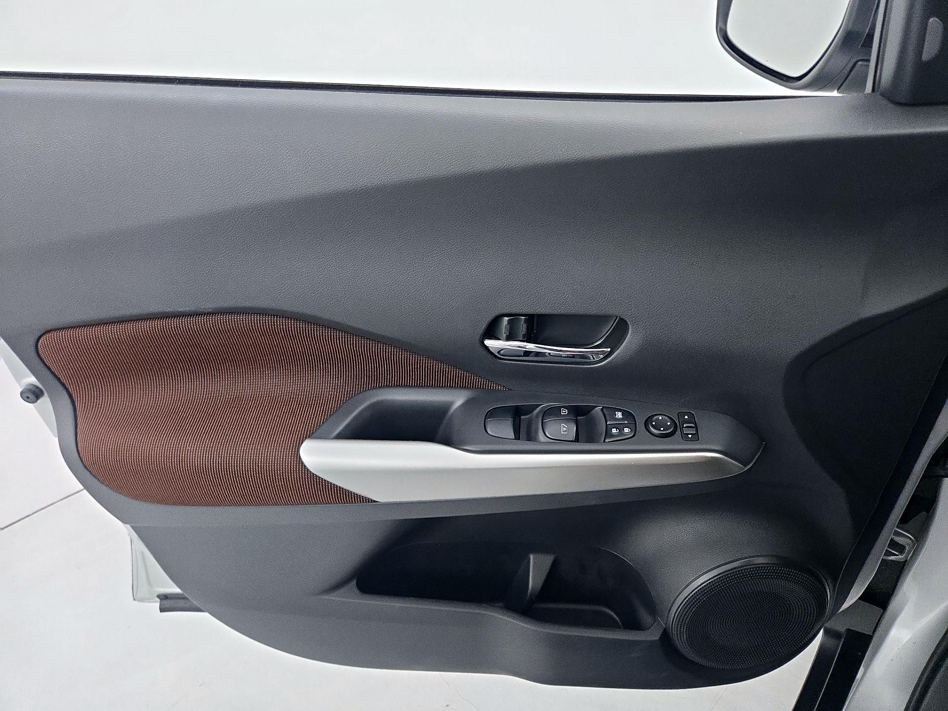 Thumbnail: 2020 Nissan Kicks - 12