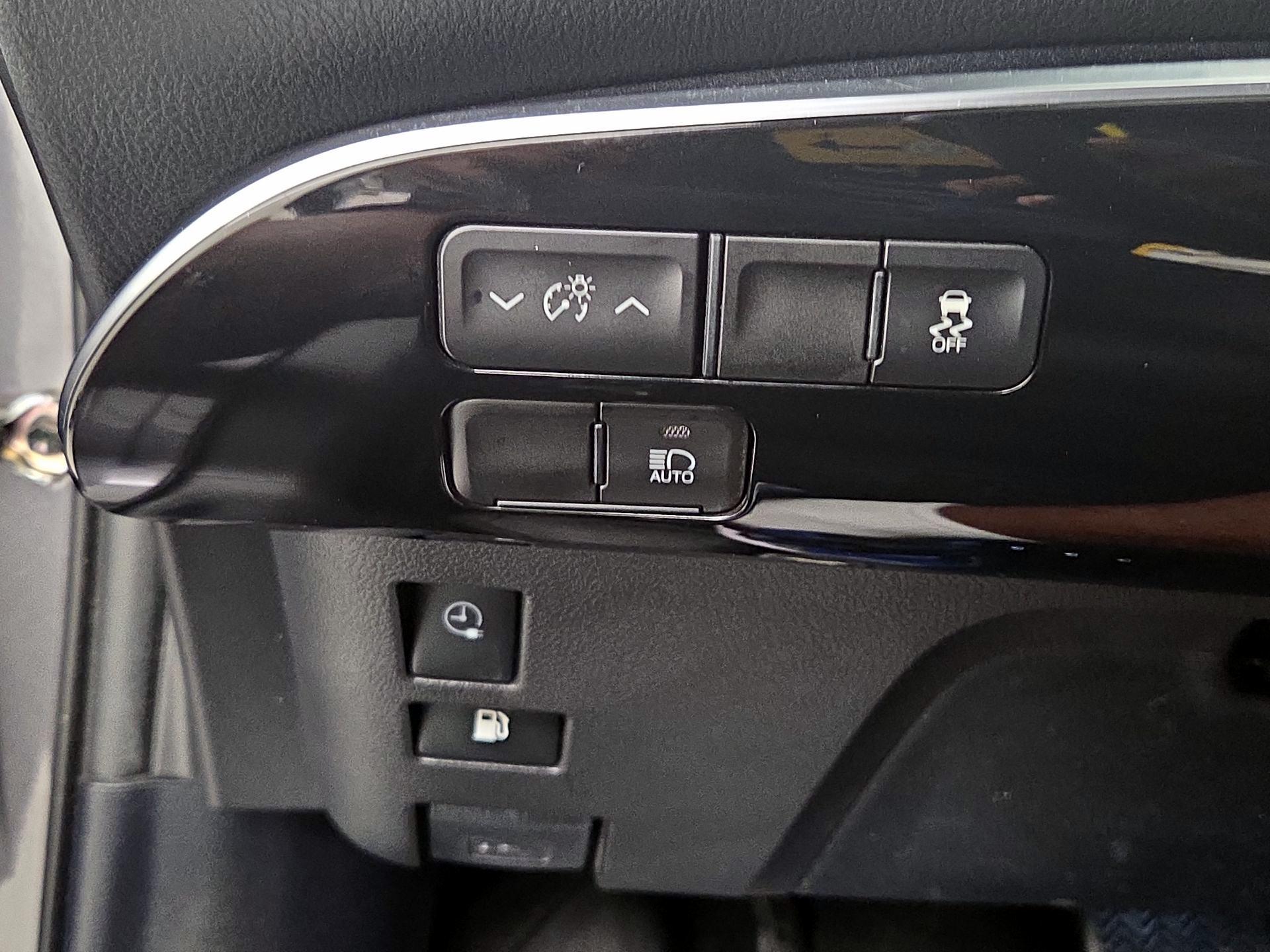 Thumbnail: 2021 Toyota Prius Prime - 13
