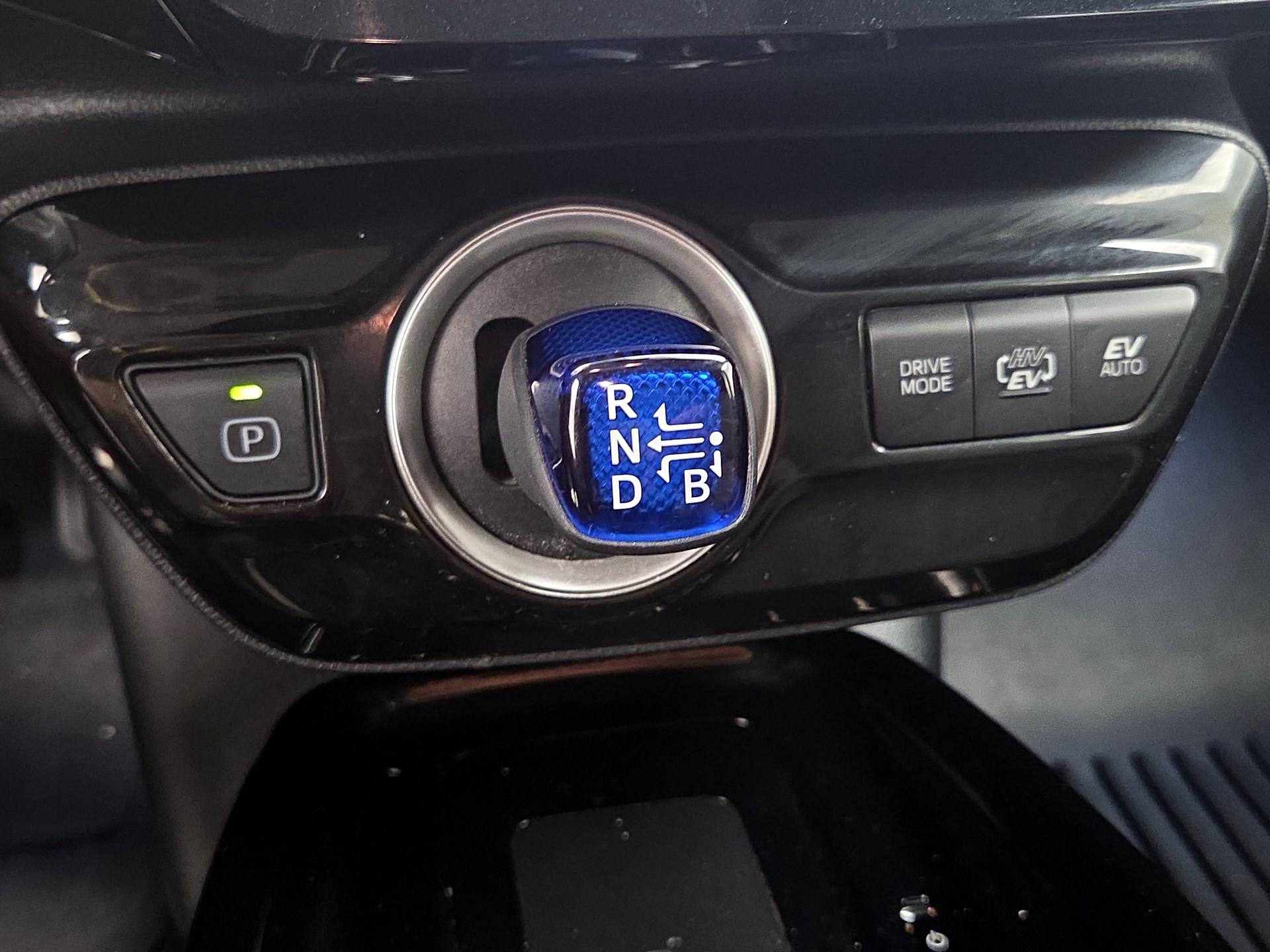 Thumbnail: 2021 Toyota Prius Prime - 18