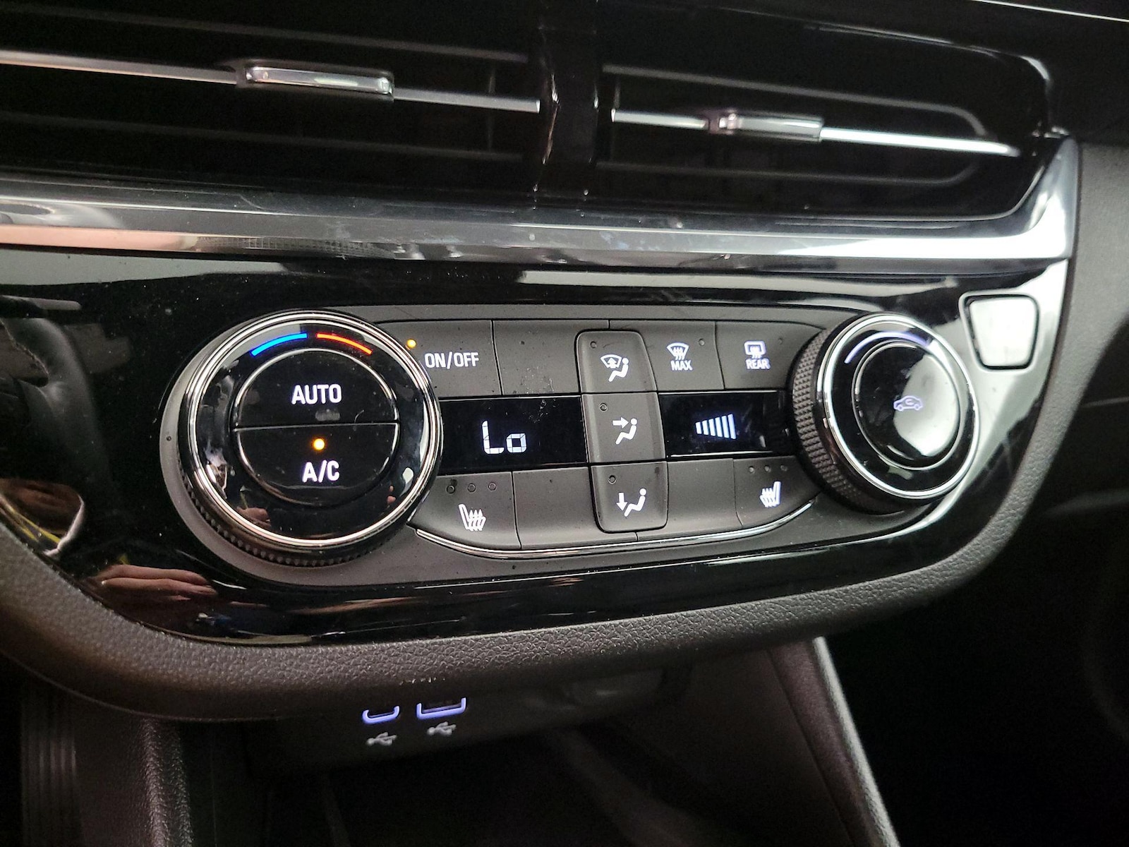 2025 Buick Envista Sport Touring - Photo 17