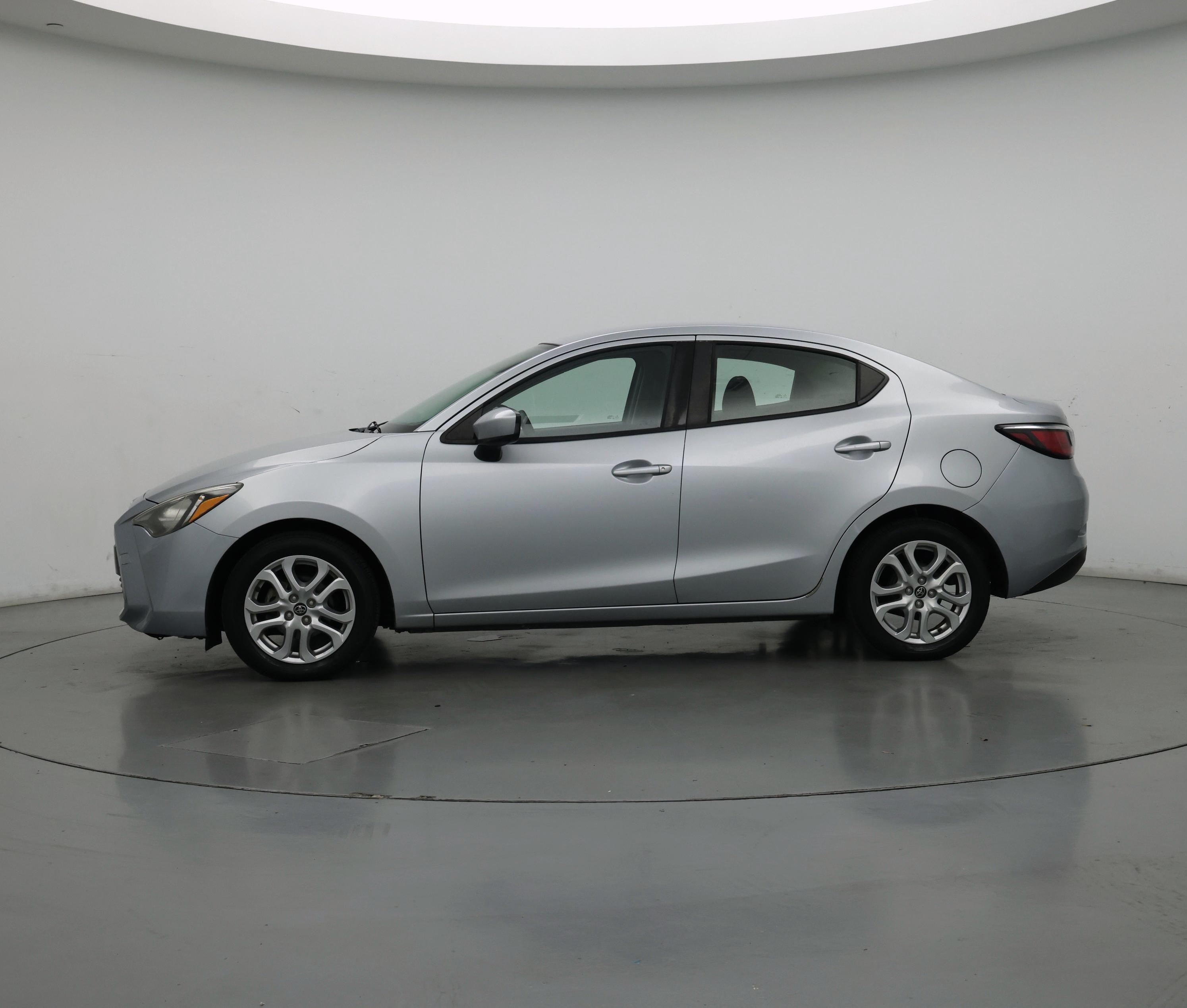 Thumbnail: 2018 Toyota Yaris iA - 3