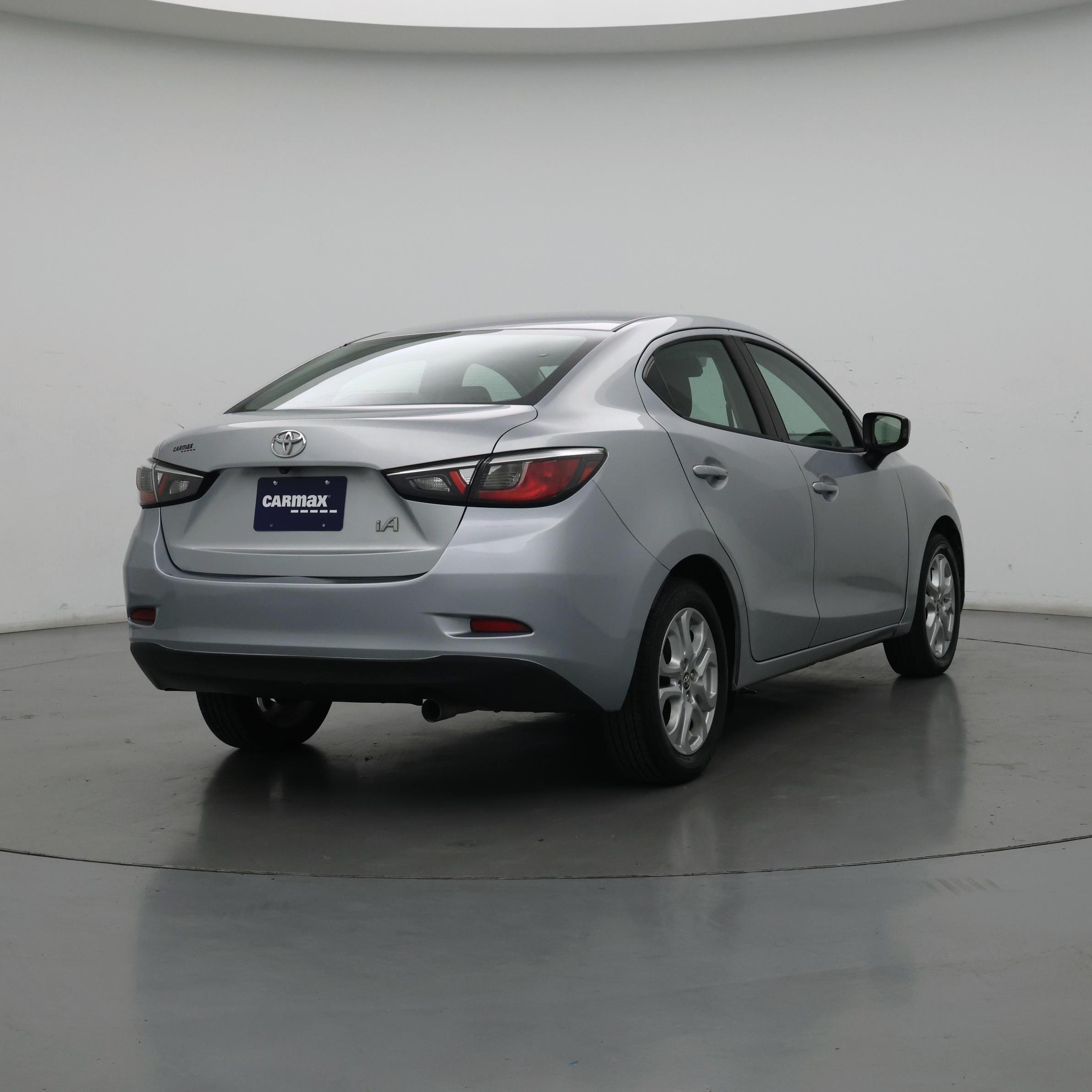 Thumbnail: 2018 Toyota Yaris iA - 8