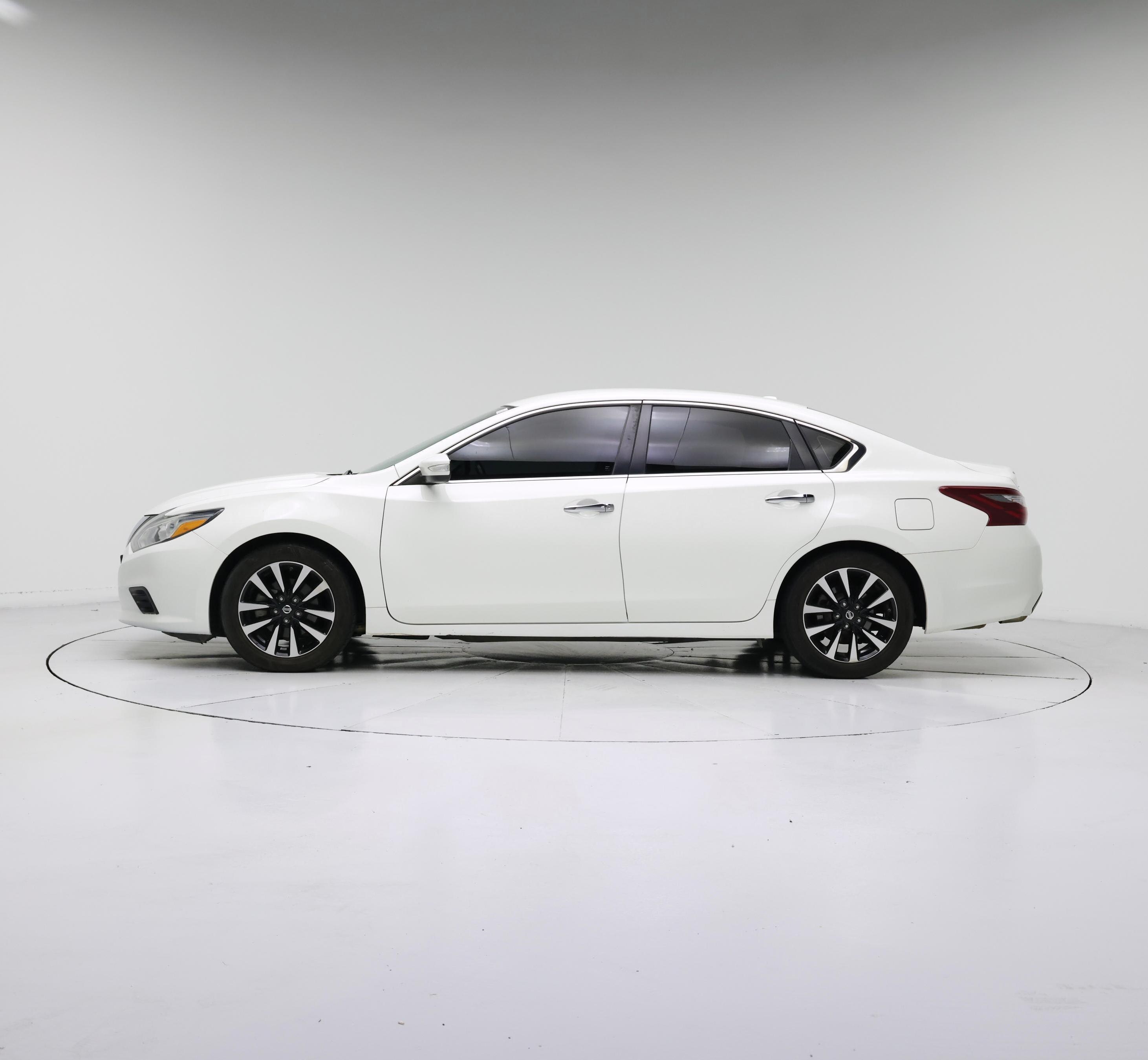 Thumbnail: 2018 Nissan Altima - 3