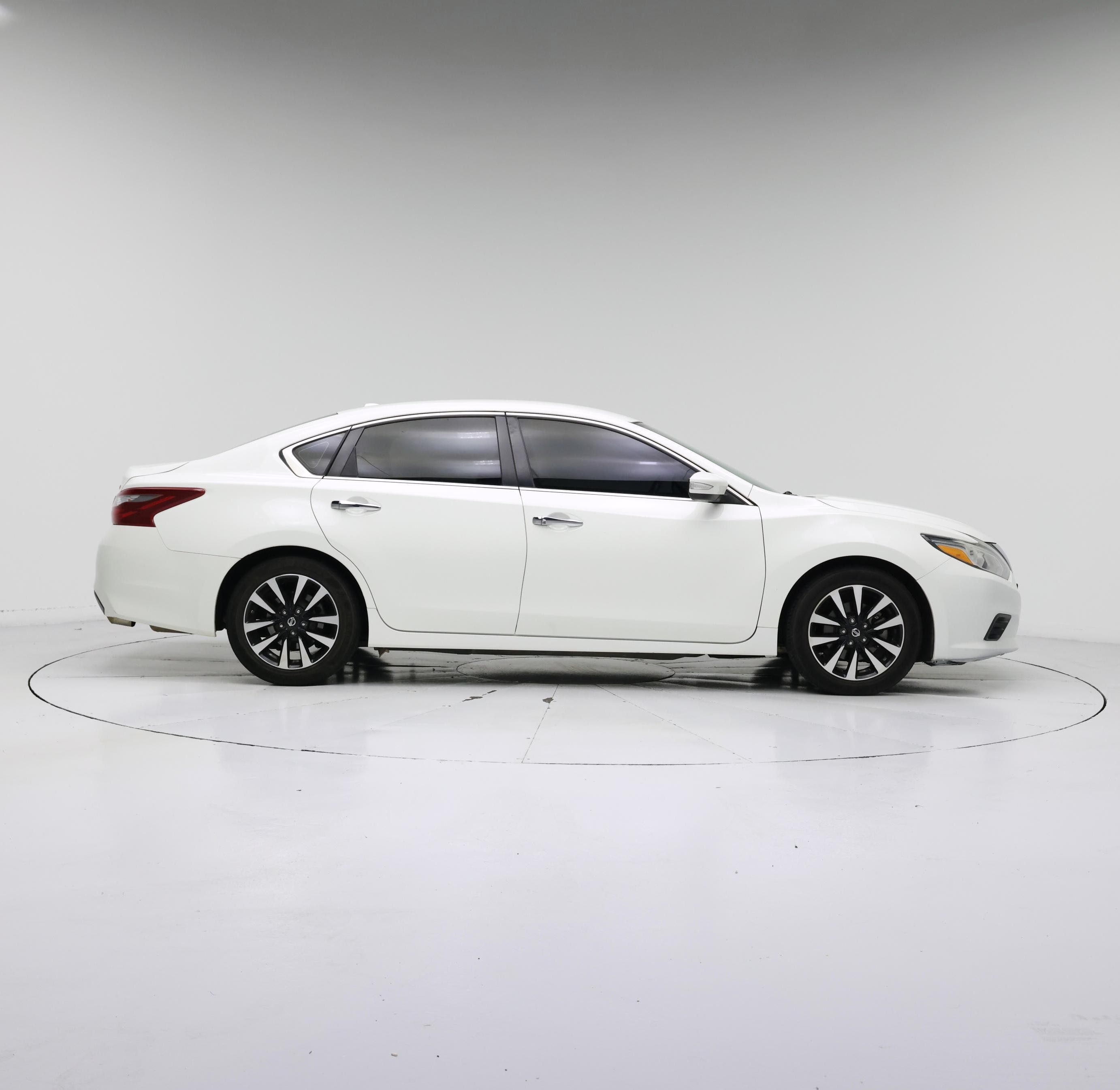 Thumbnail: 2018 Nissan Altima - 7
