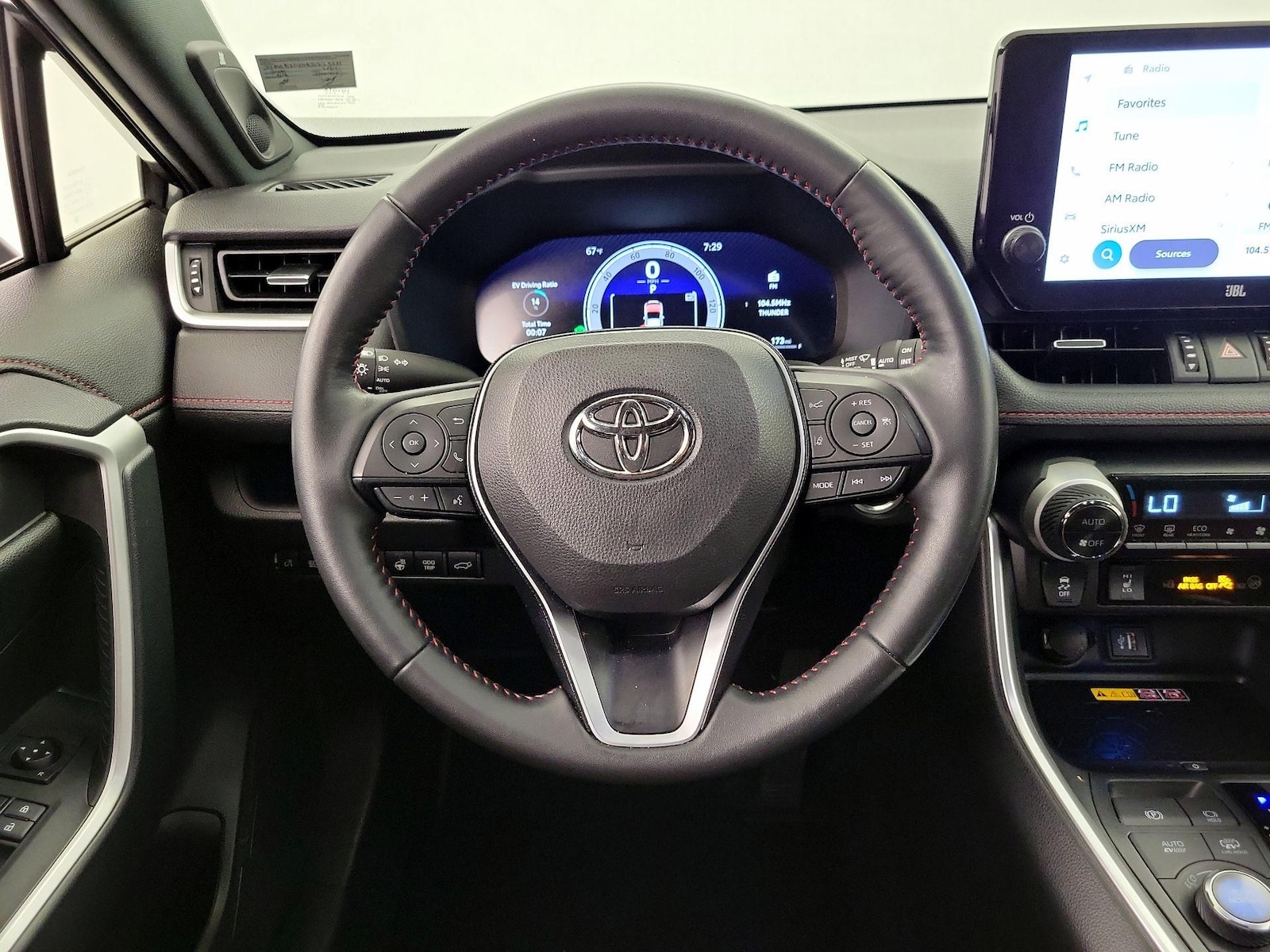 2024 Toyota RAV4 XSE - Photo 11