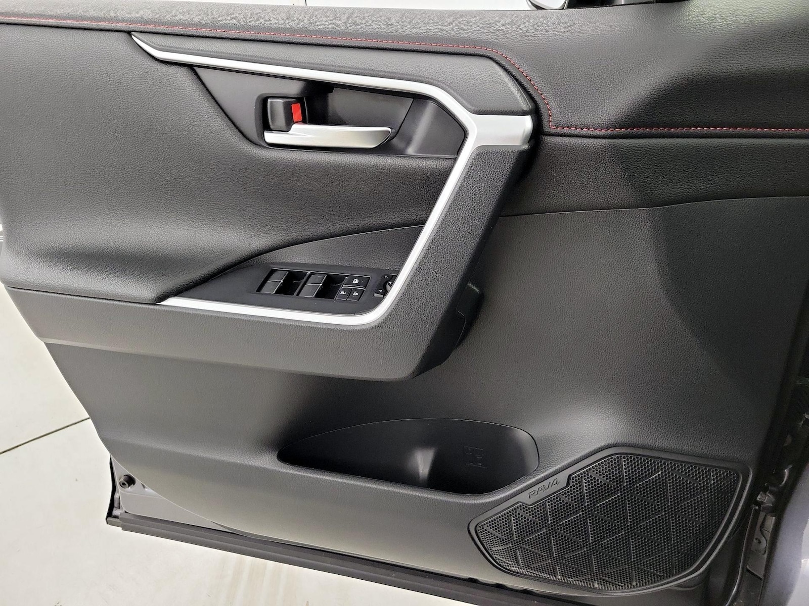 2024 Toyota RAV4 XSE - Photo 13