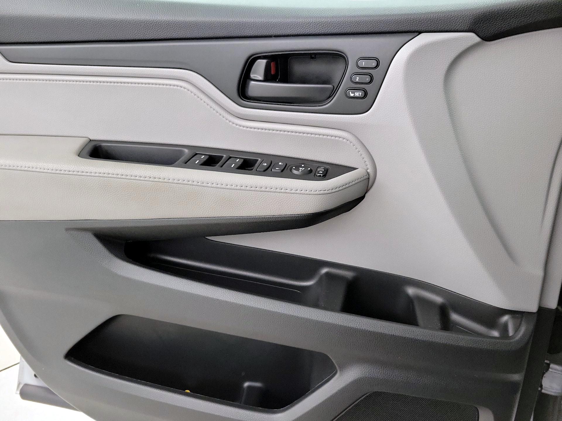 Thumbnail: 2018 Honda Odyssey - 12