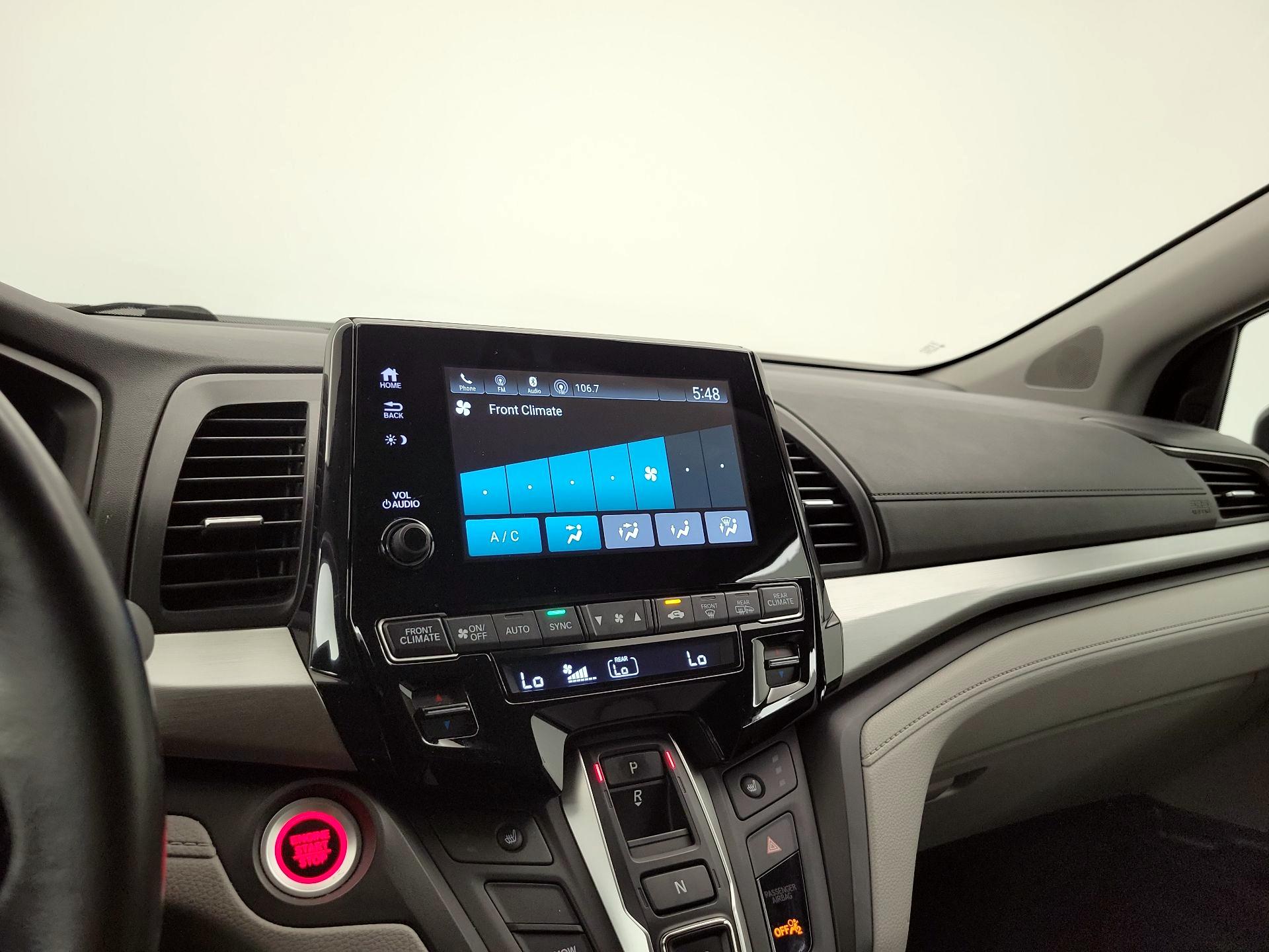 Thumbnail: 2018 Honda Odyssey - 16