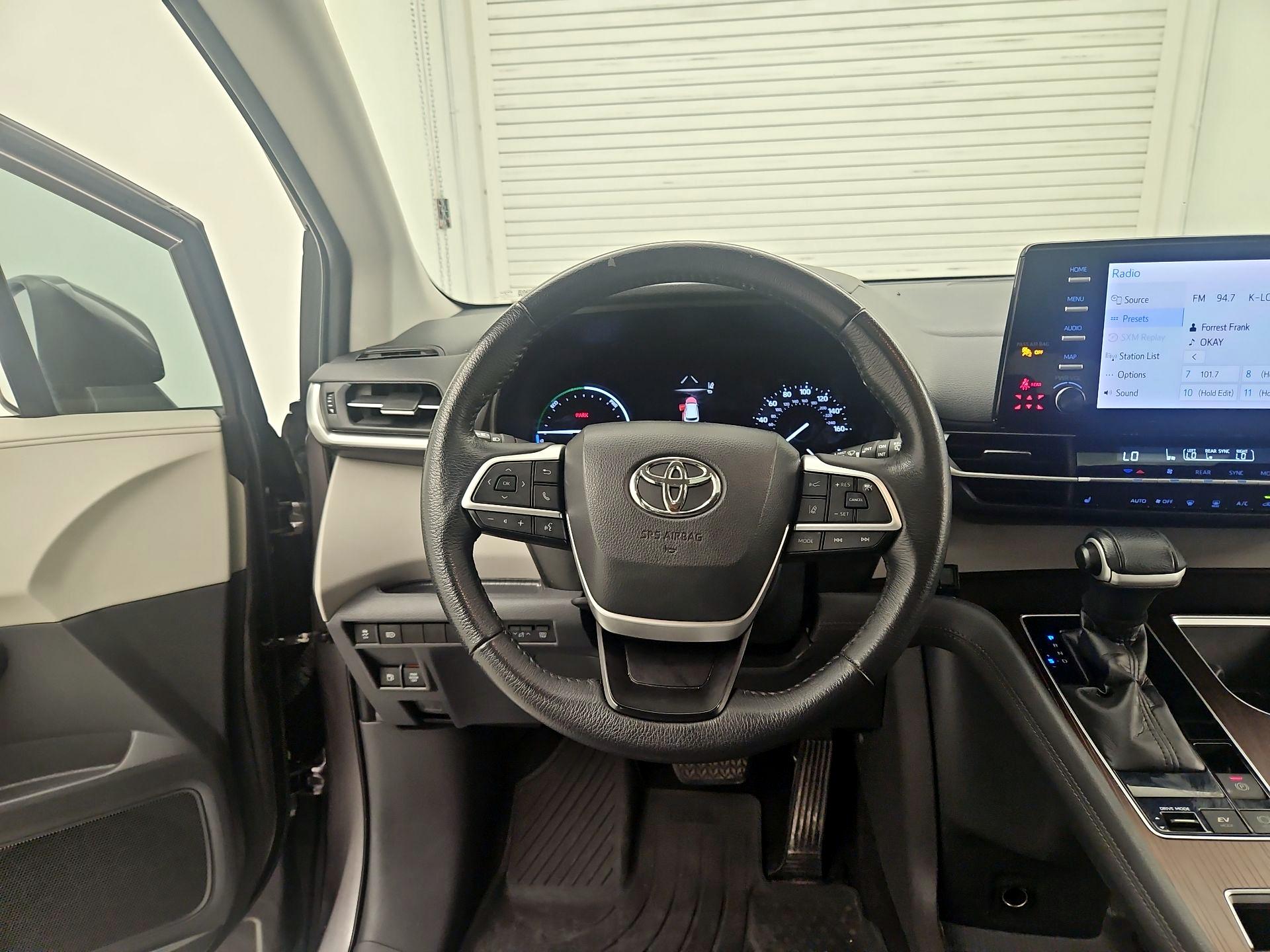 Thumbnail: 2021 Toyota Sienna - 10