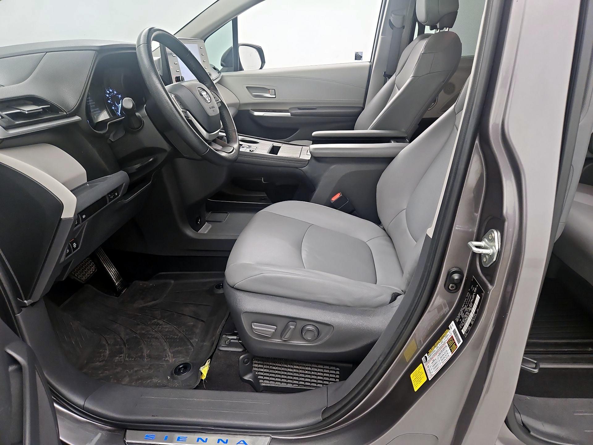 Thumbnail: 2021 Toyota Sienna - 11