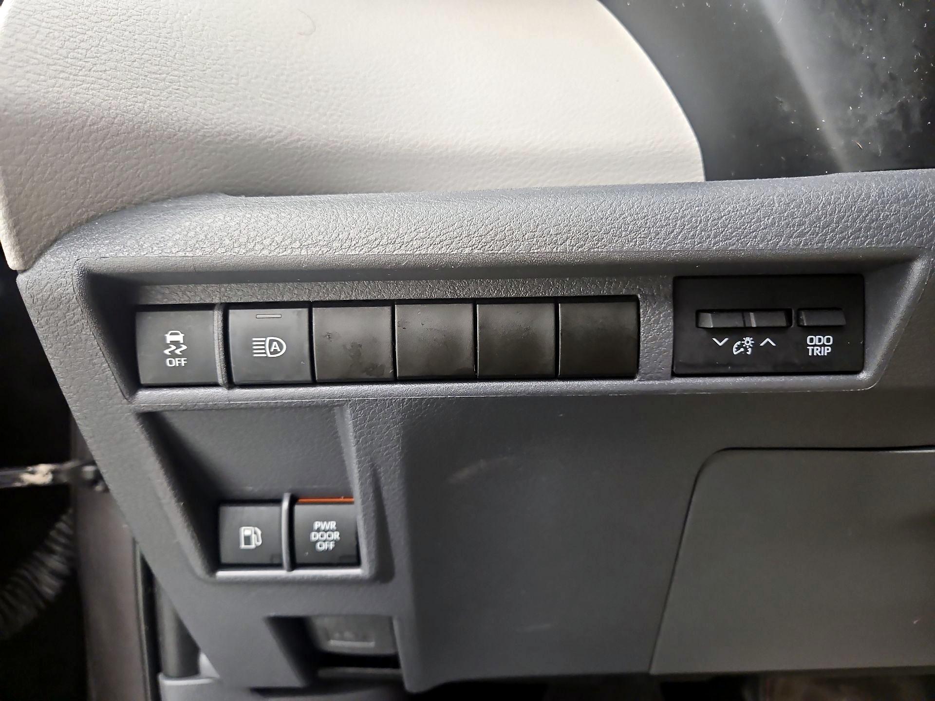 Thumbnail: 2021 Toyota Sienna - 13