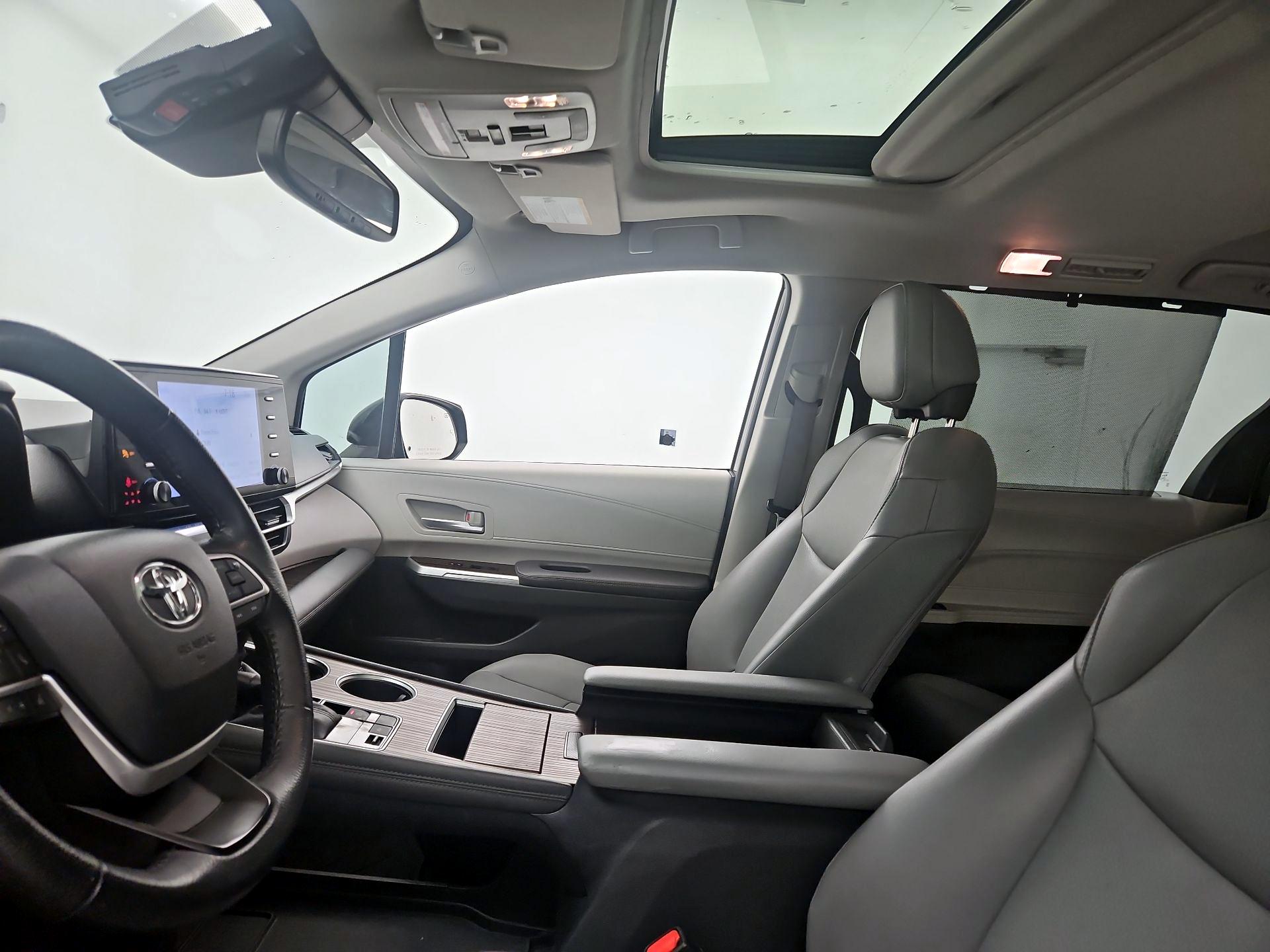 Thumbnail: 2021 Toyota Sienna - 19