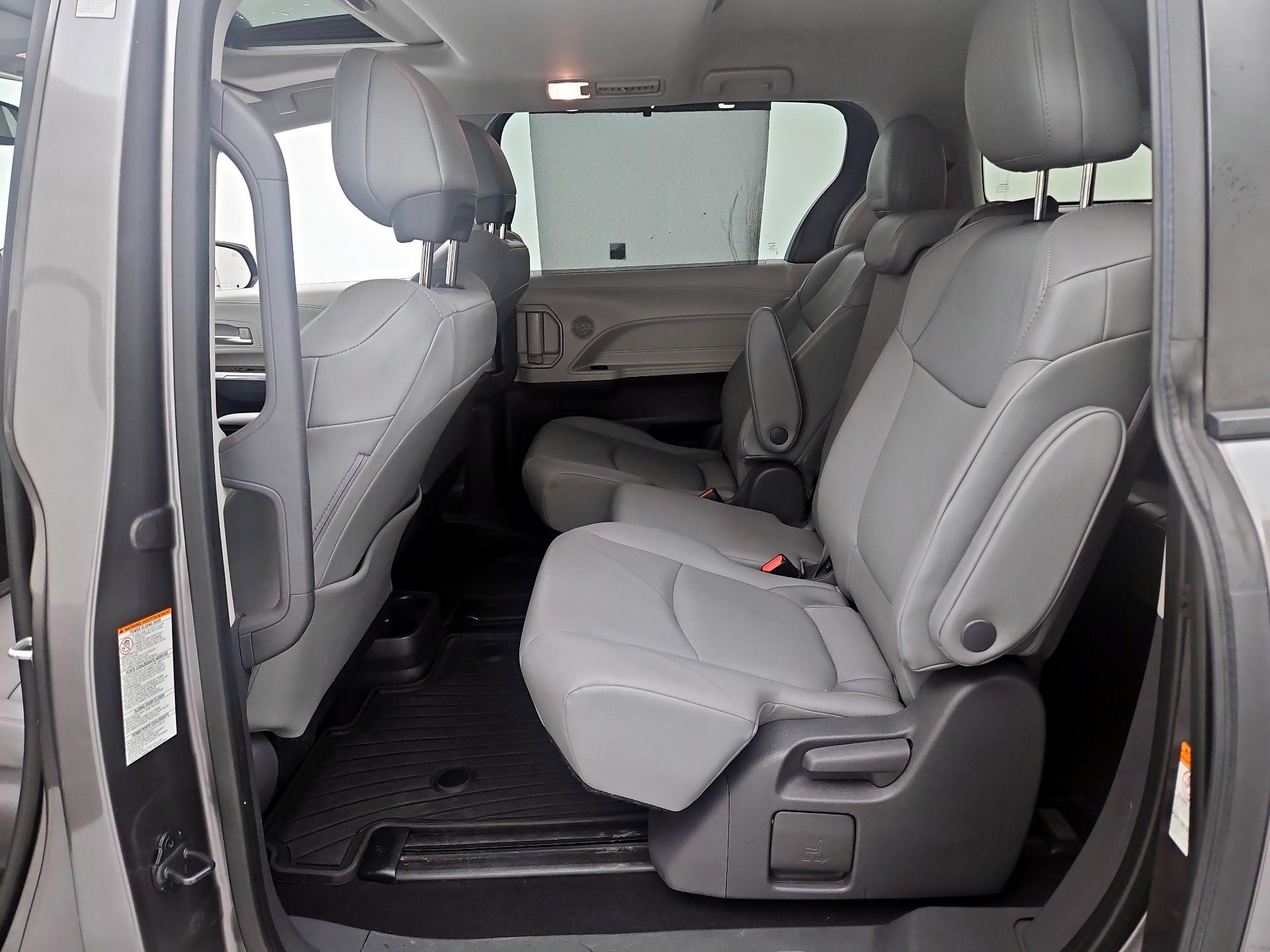Thumbnail: 2021 Toyota Sienna - 20