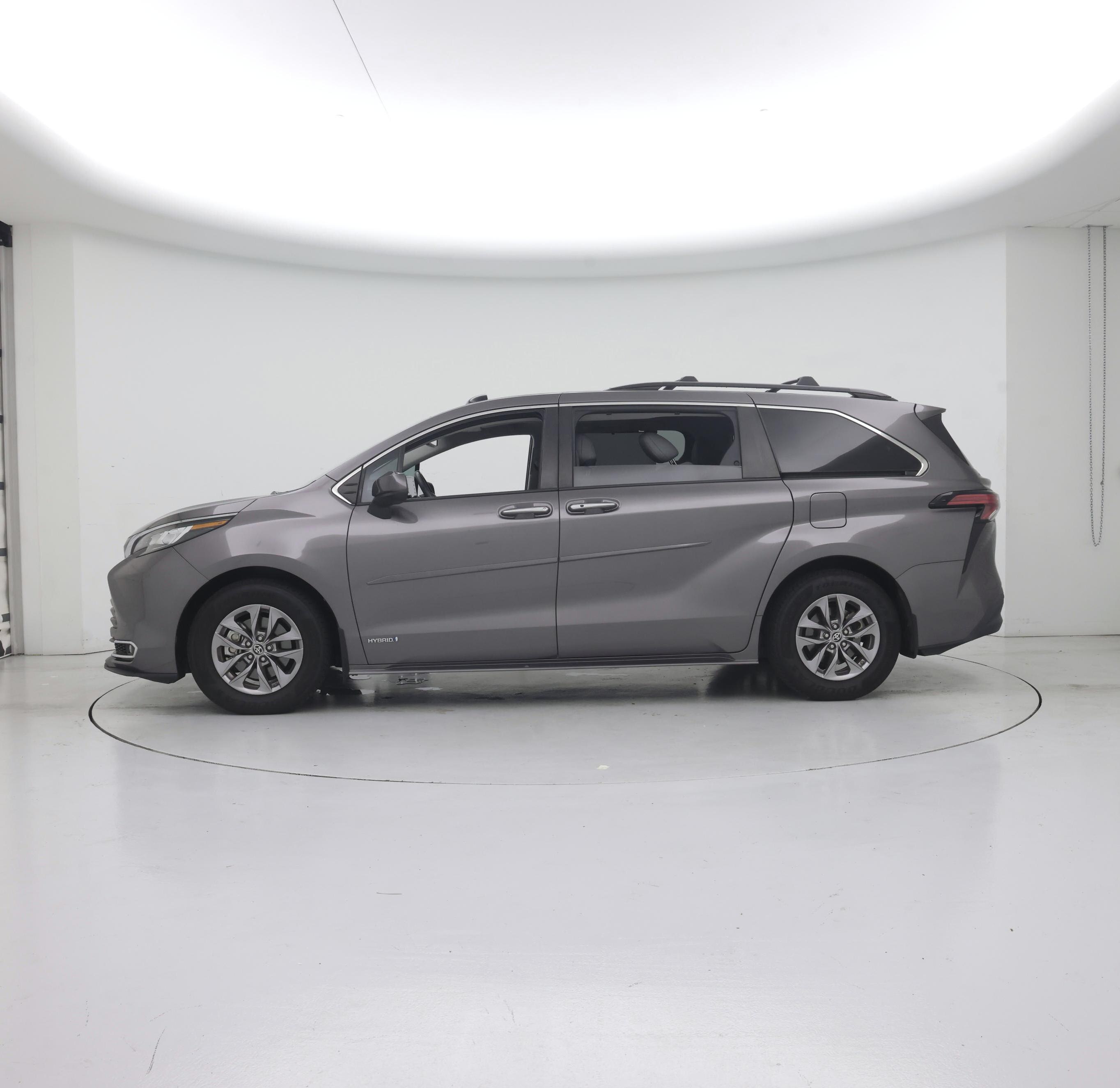 Thumbnail: 2021 Toyota Sienna - 3