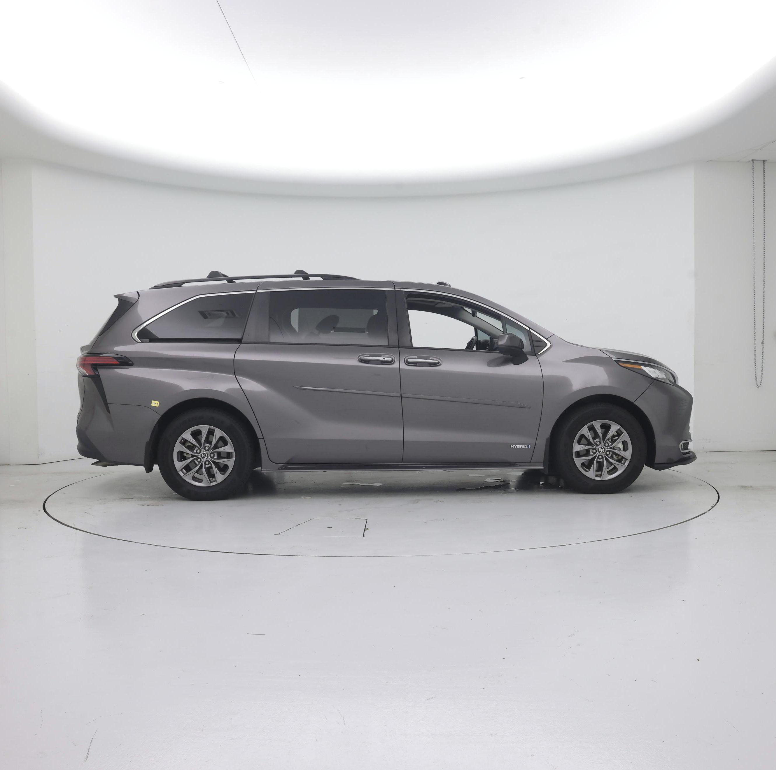 Thumbnail: 2021 Toyota Sienna - 7
