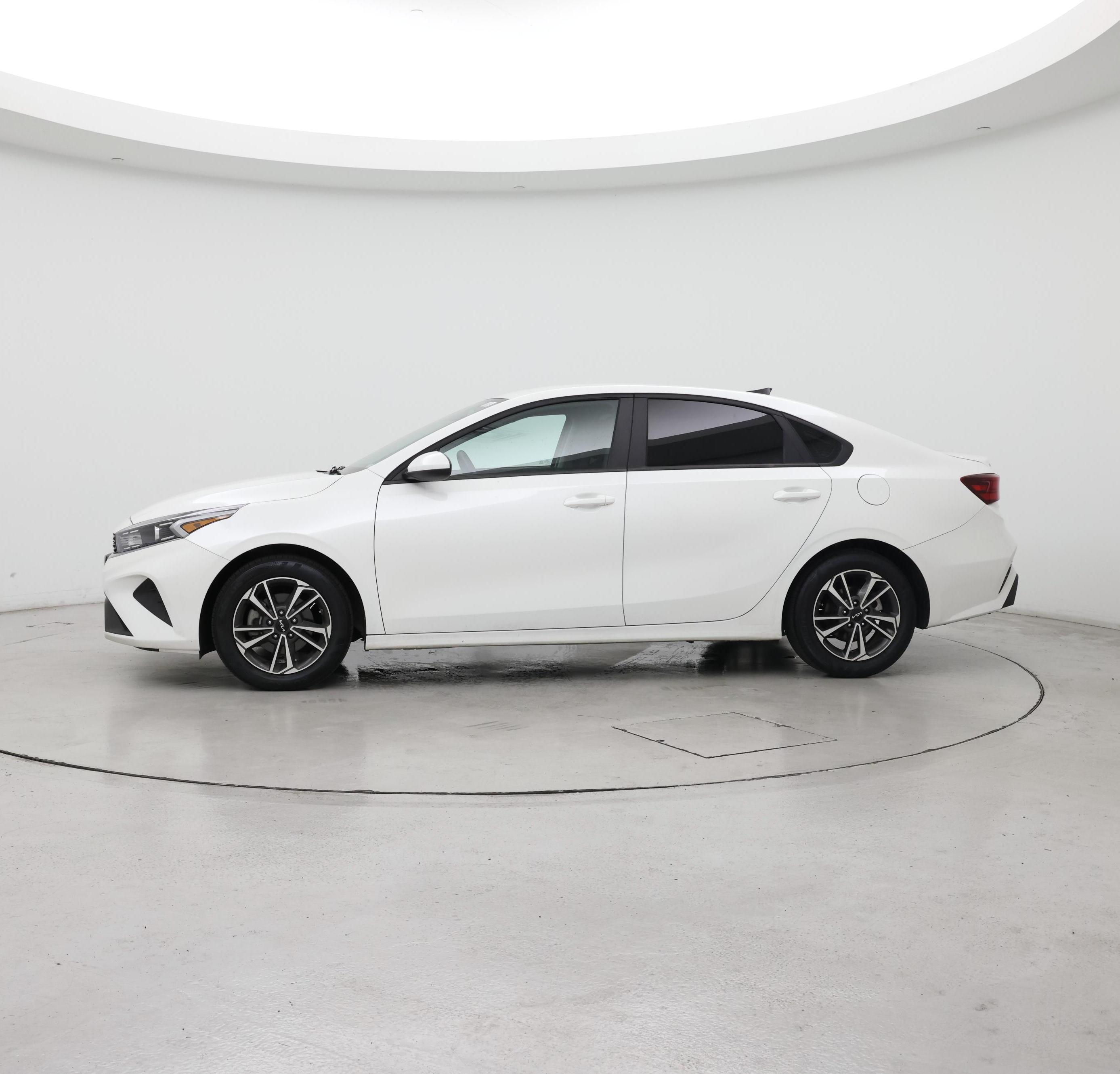 Thumbnail: 2024 Kia Forte - 3
