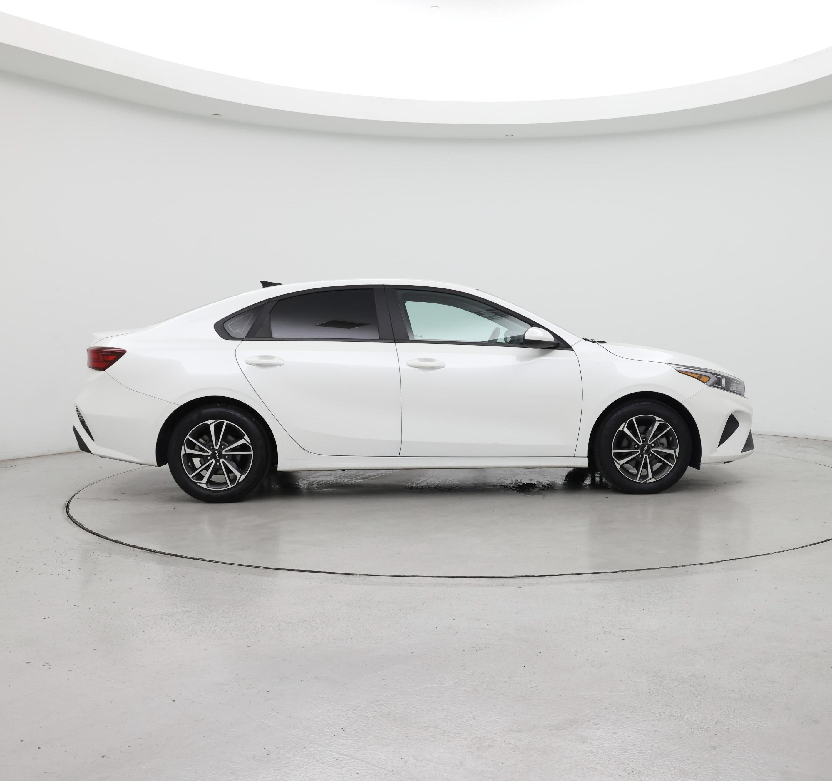 Thumbnail: 2024 Kia Forte - 7