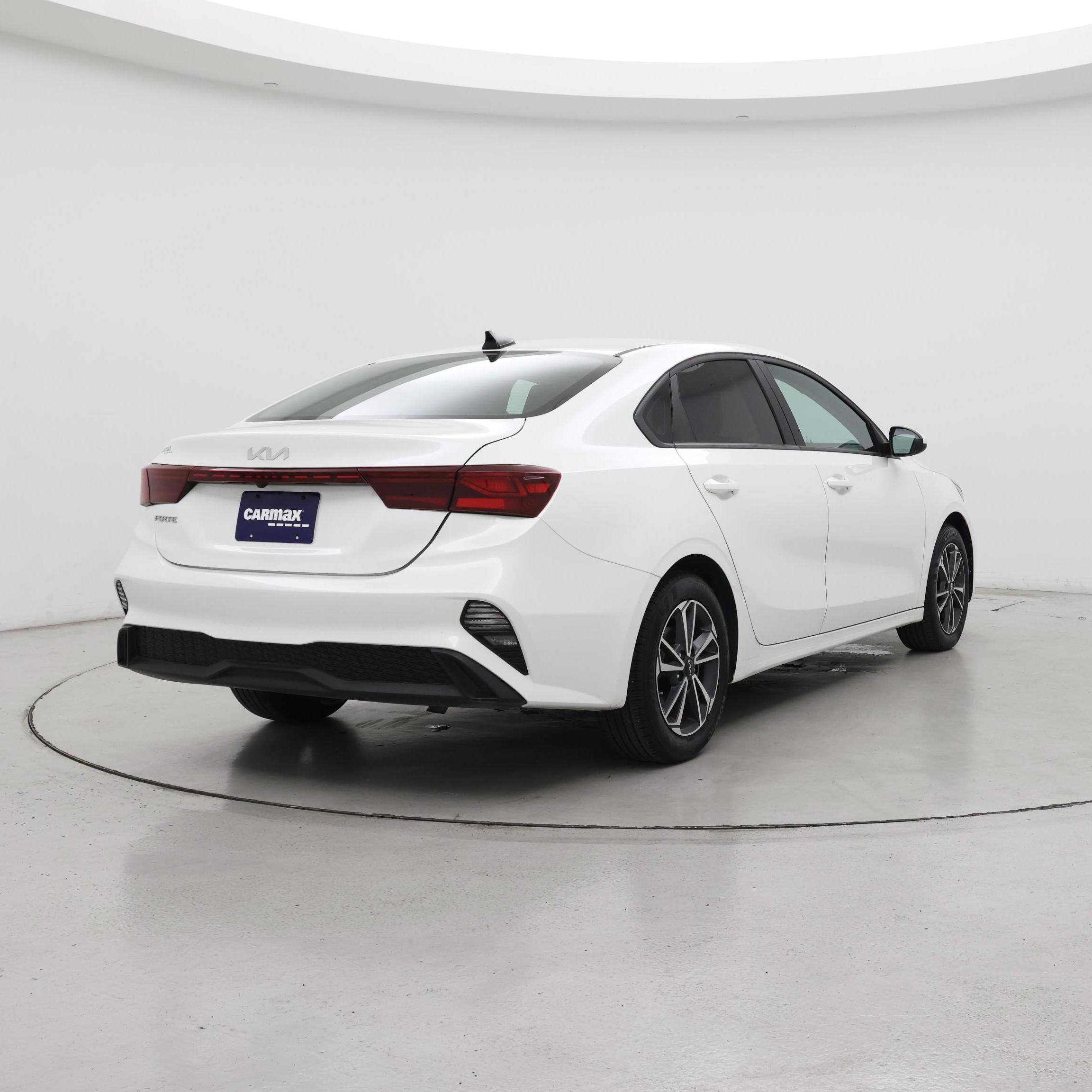 Thumbnail: 2024 Kia Forte - 8