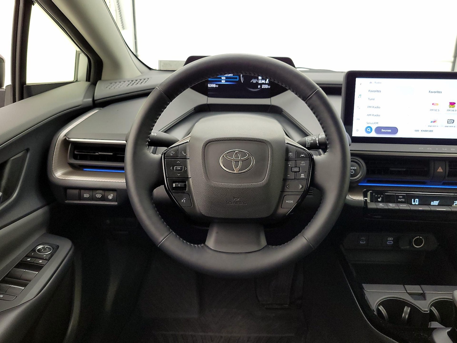 2024 Toyota Prius XLE - Photo 11