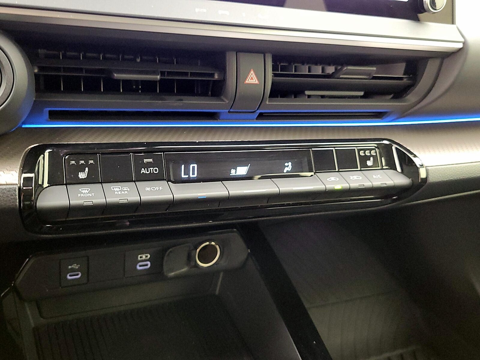 2024 Toyota Prius XLE - Photo 17