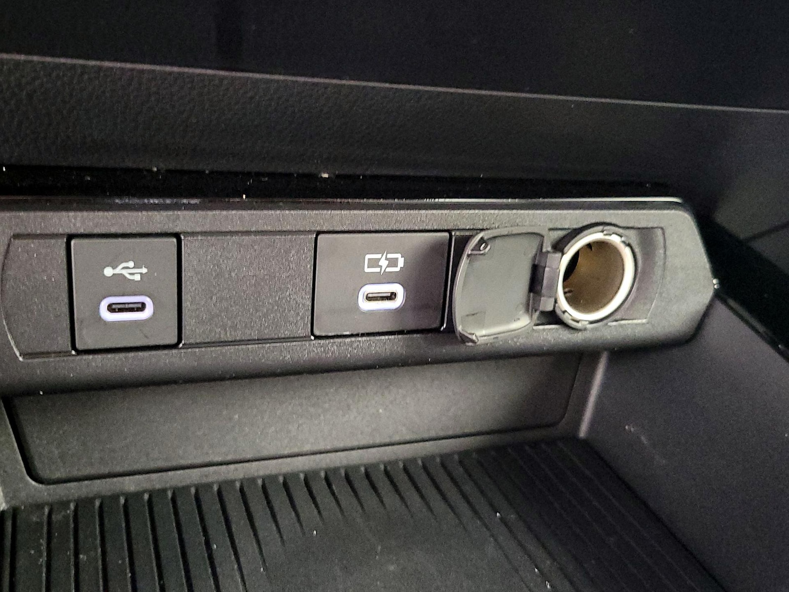2024 Toyota Prius XLE - Photo 19