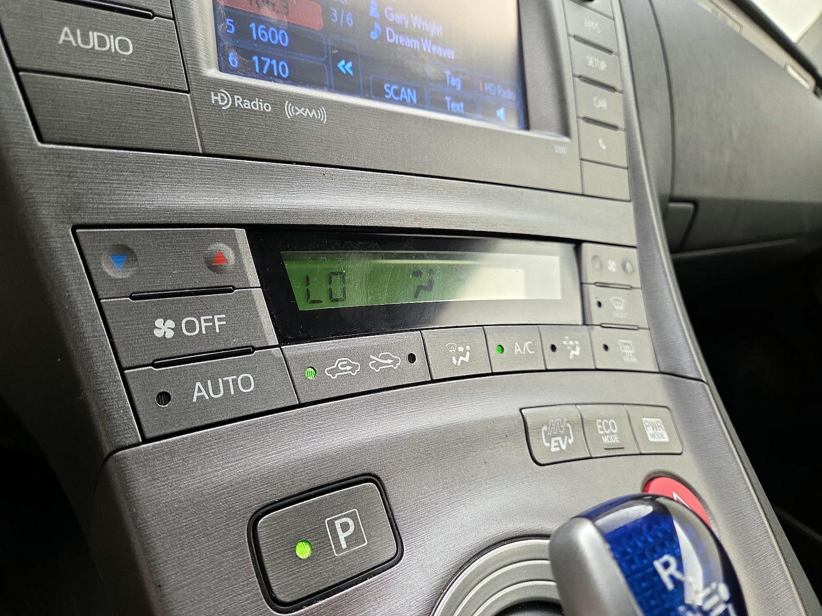 2015 Toyota Prius Plug-In Advanced - Photo 17
