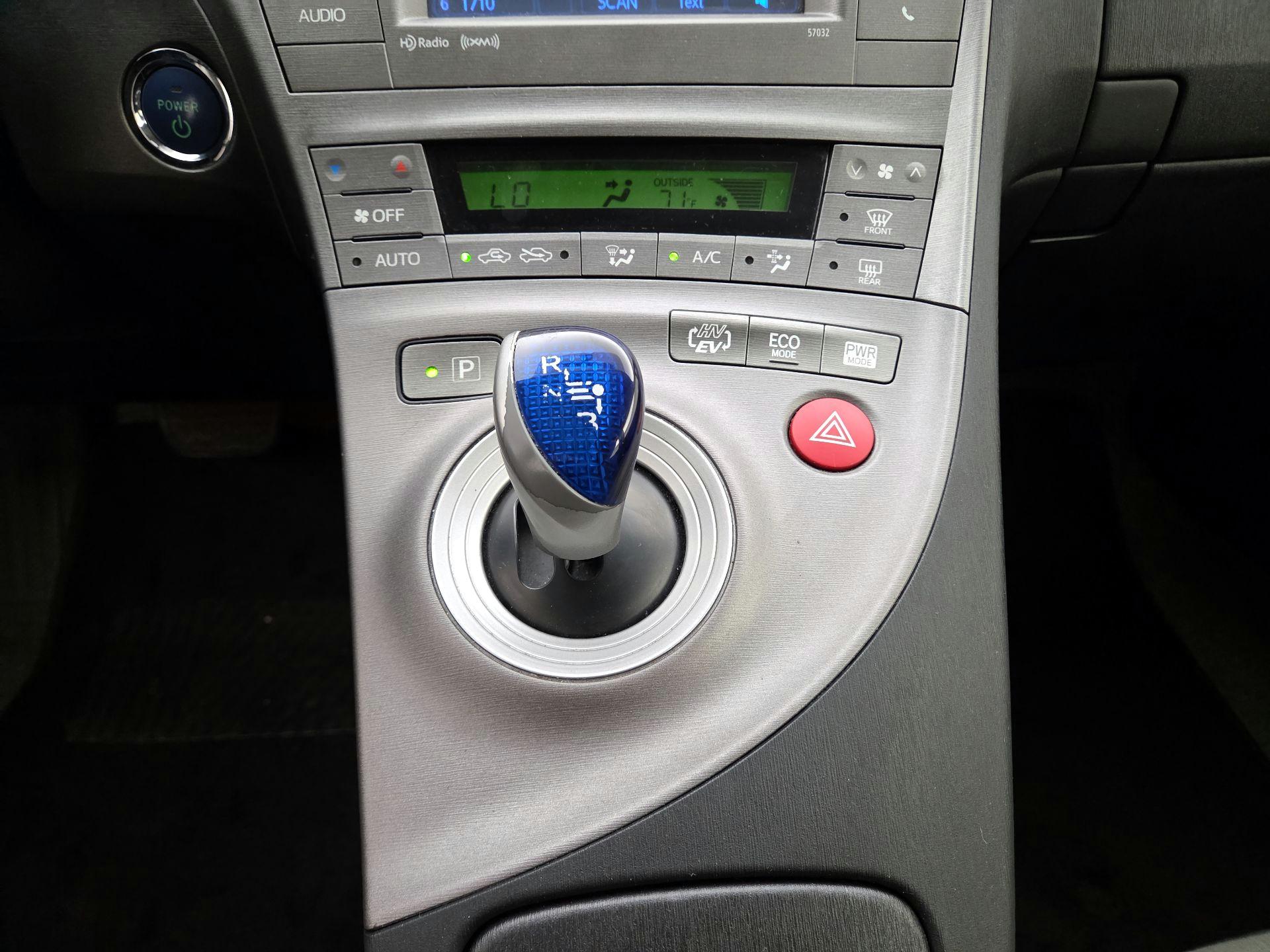 Thumbnail: 2015 Toyota Prius - 17