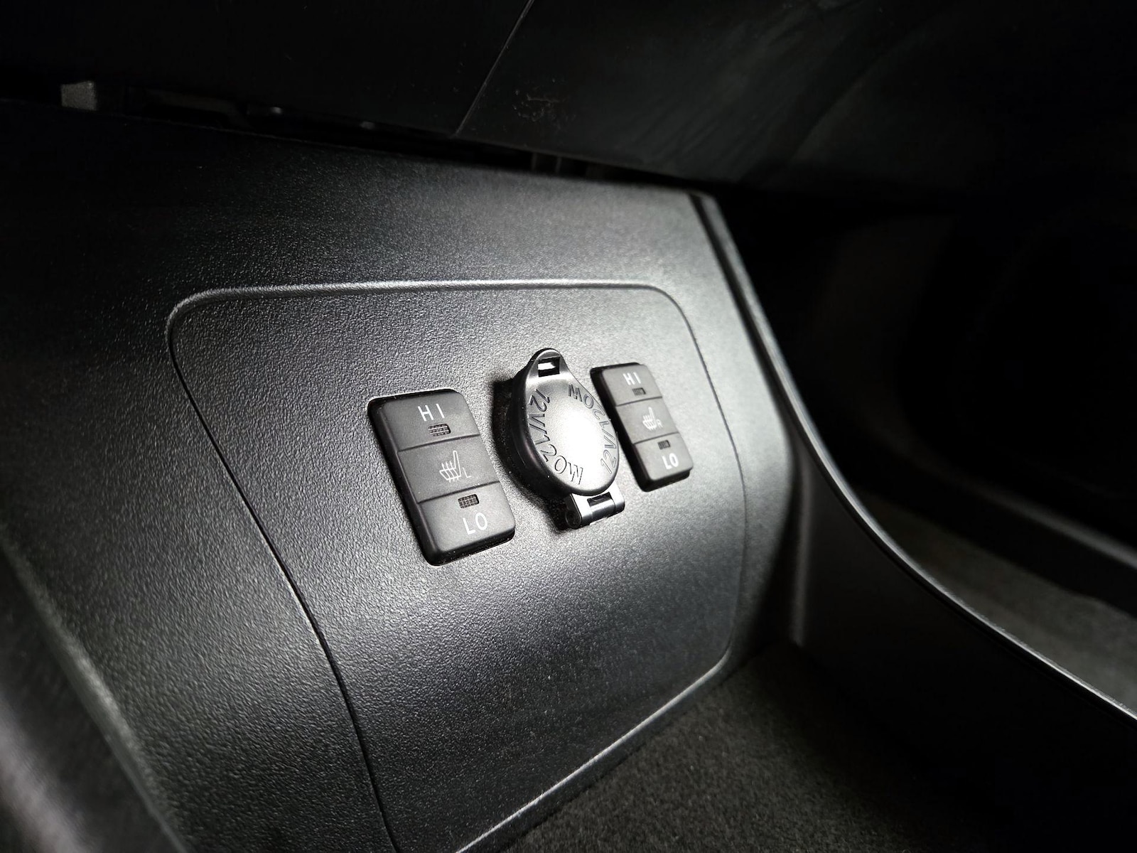 2015 Toyota Prius Plug-In Advanced - Photo 19