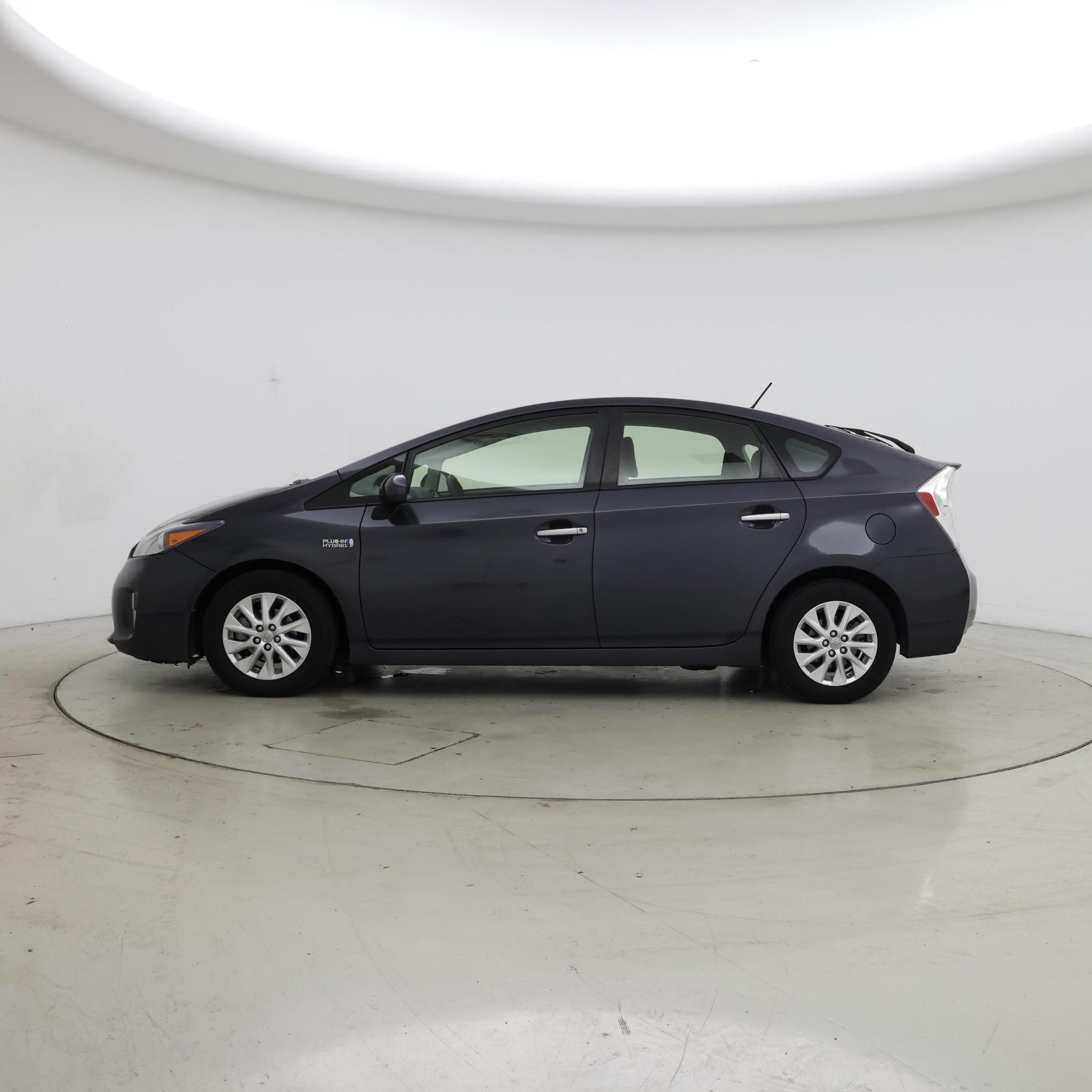 Thumbnail: 2015 Toyota Prius - 3