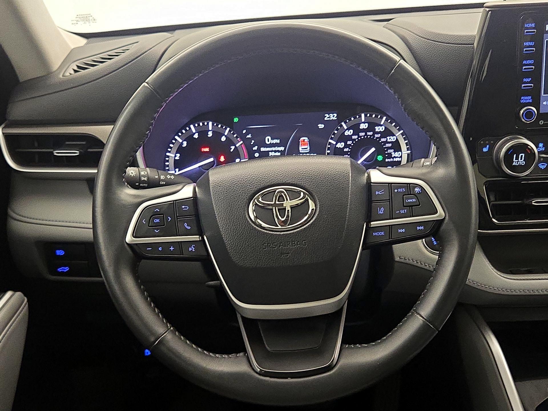 Thumbnail: 2022 Toyota Highlander - 10
