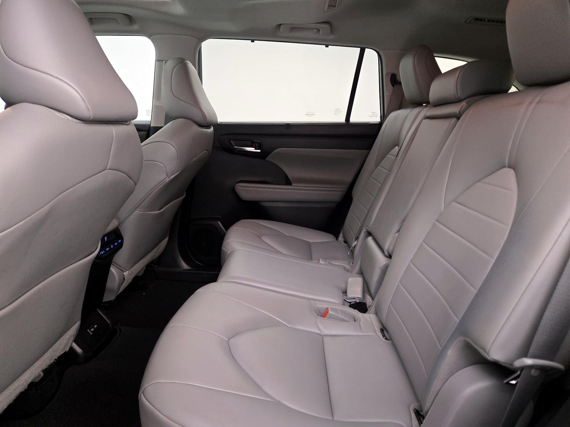 Thumbnail: 2022 Toyota Highlander - 20