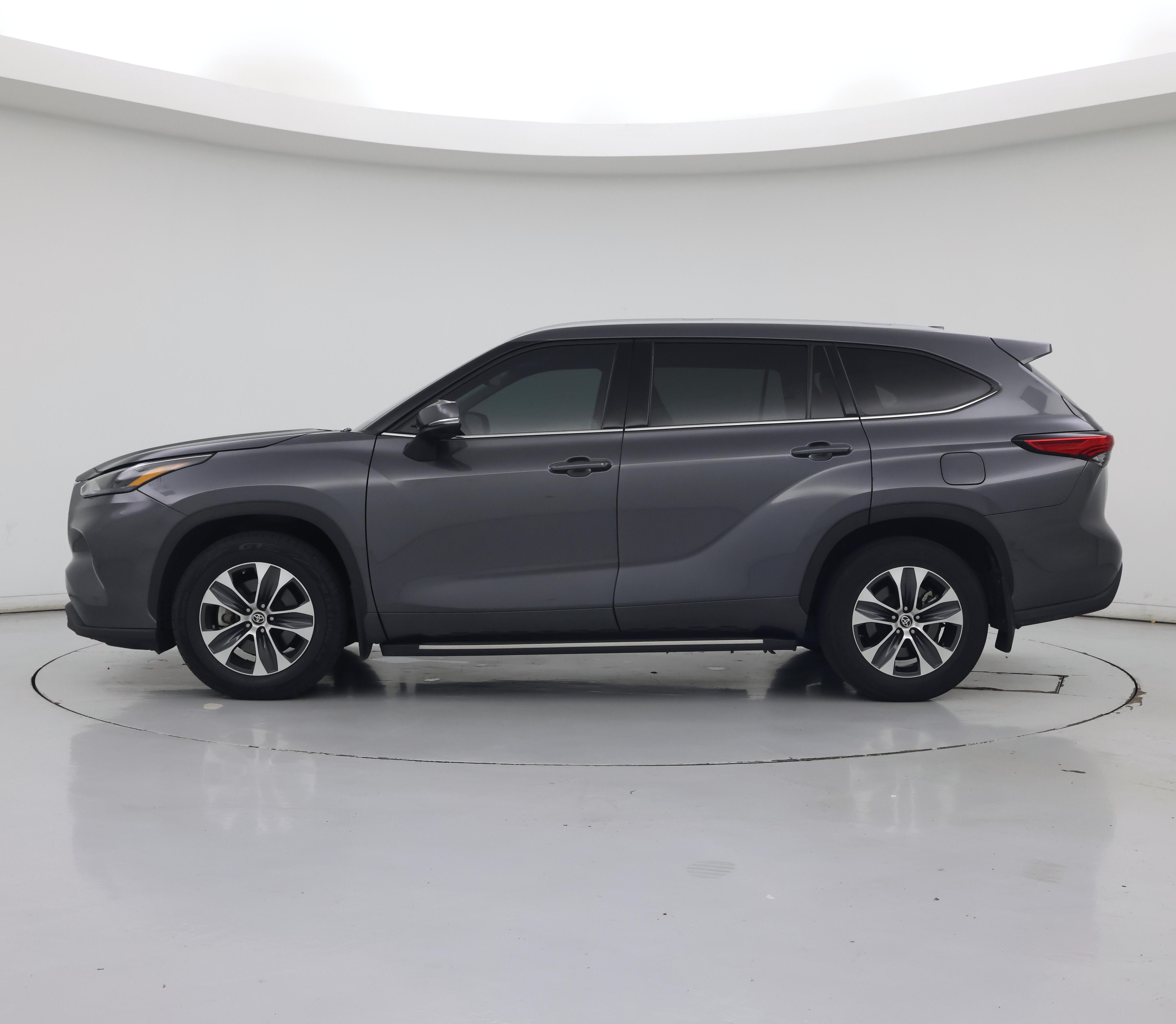 Thumbnail: 2022 Toyota Highlander - 3