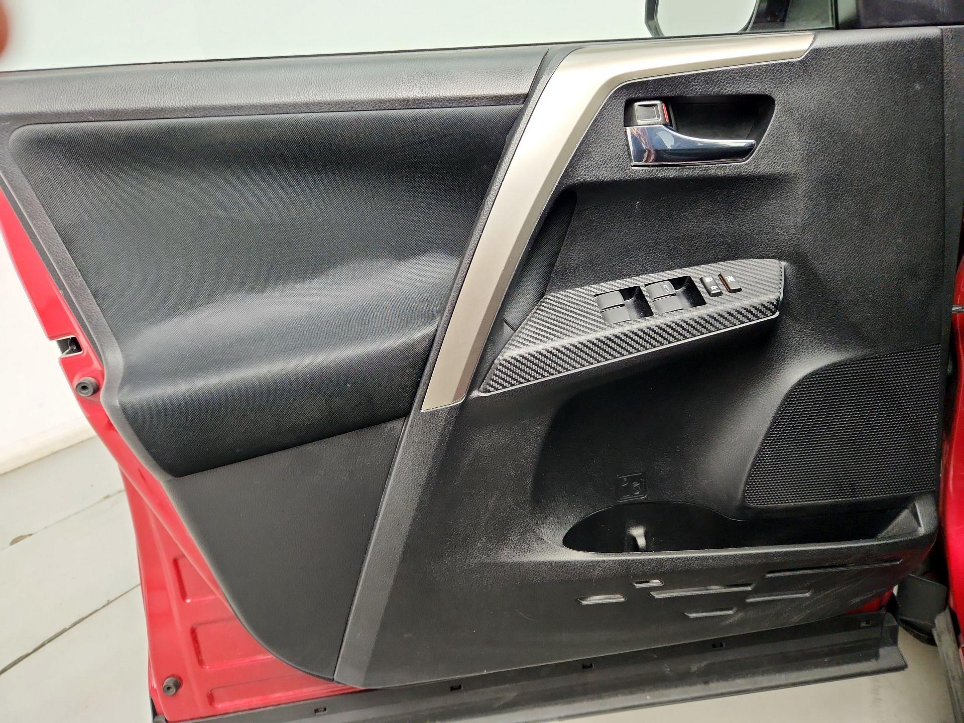 Thumbnail: 2015 Toyota RAV4 - 12