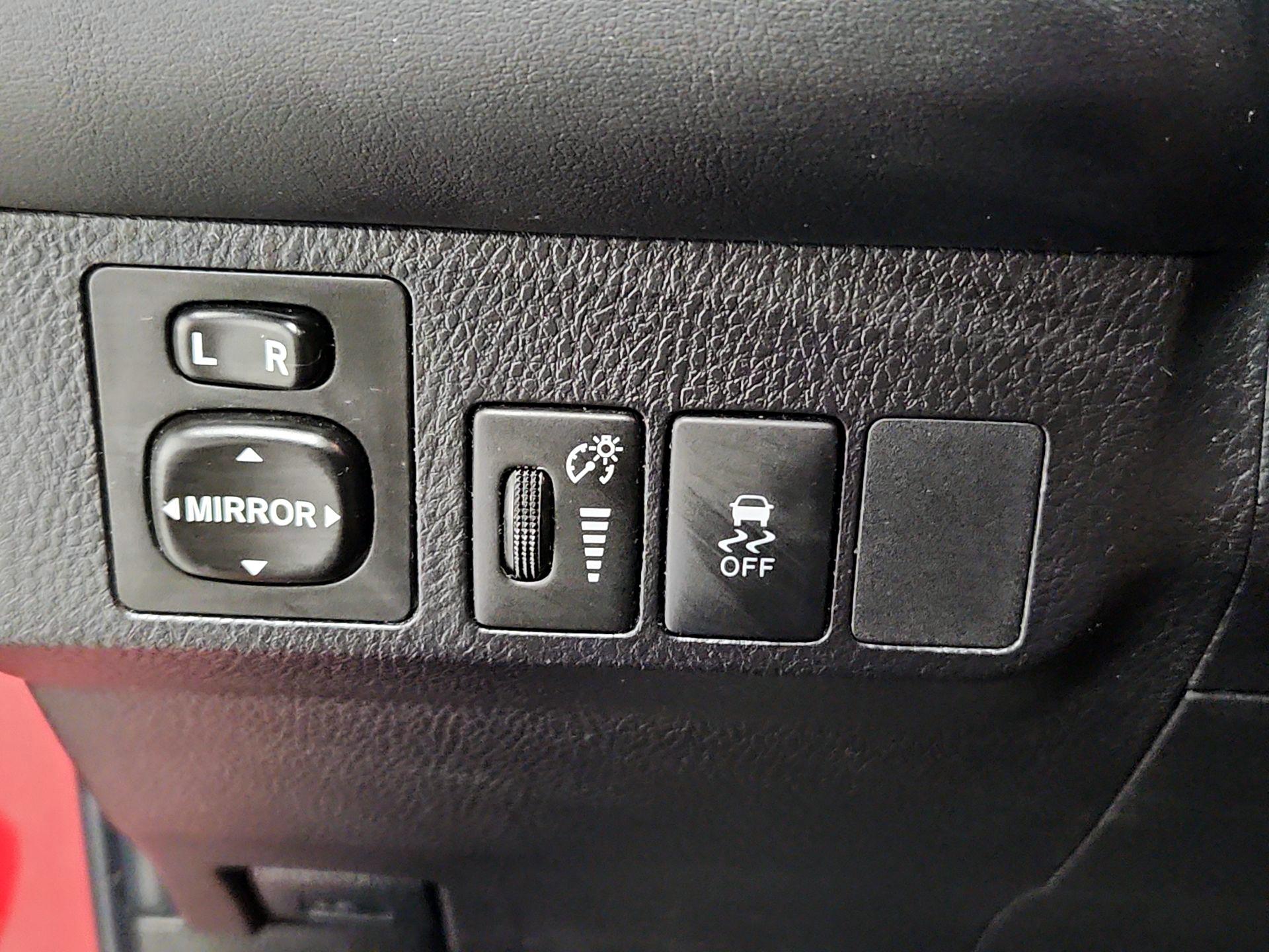 Thumbnail: 2015 Toyota RAV4 - 13