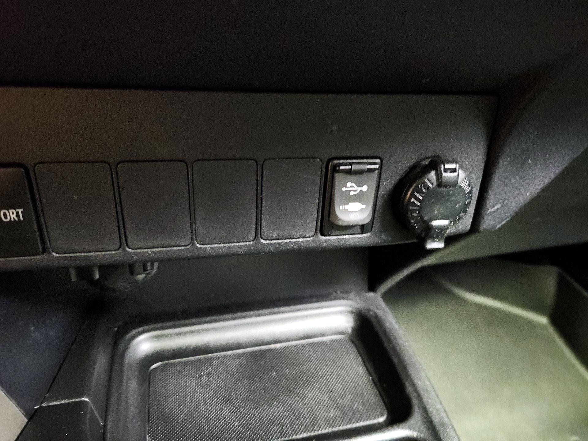 Thumbnail: 2015 Toyota RAV4 - 18