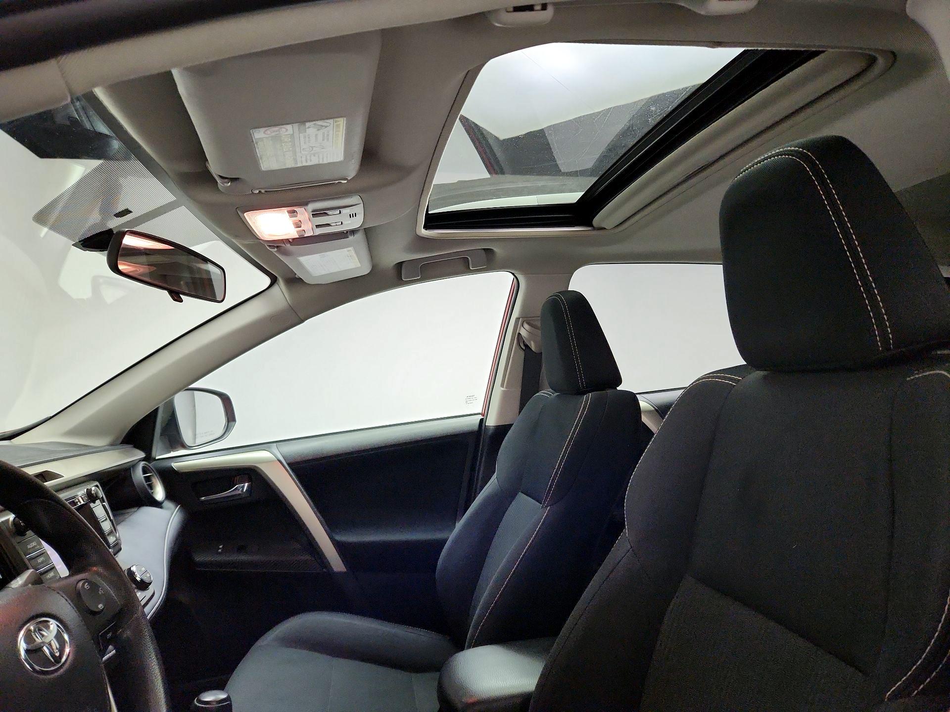 Thumbnail: 2015 Toyota RAV4 - 19