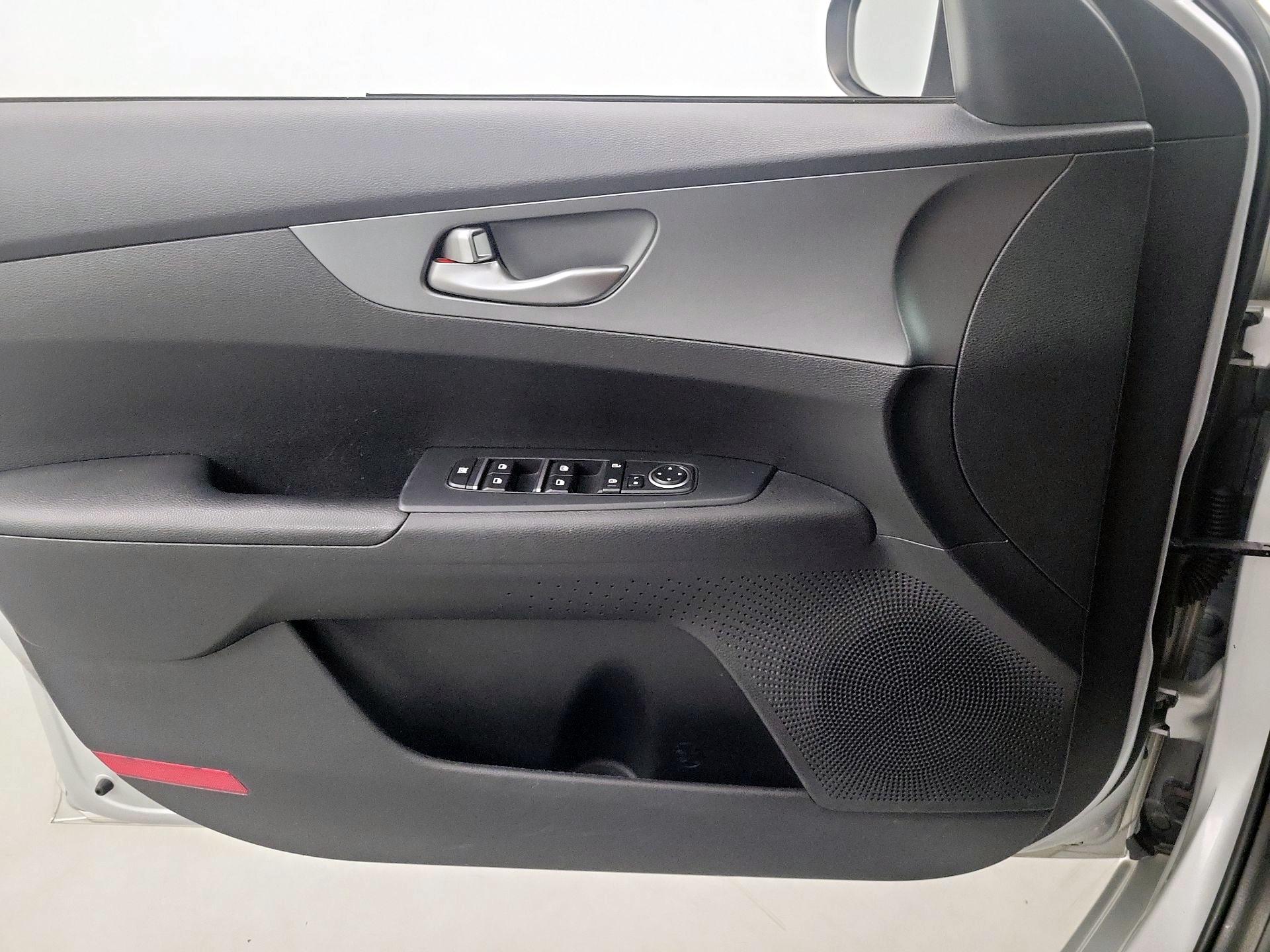 Thumbnail: 2020 Kia Forte - 12