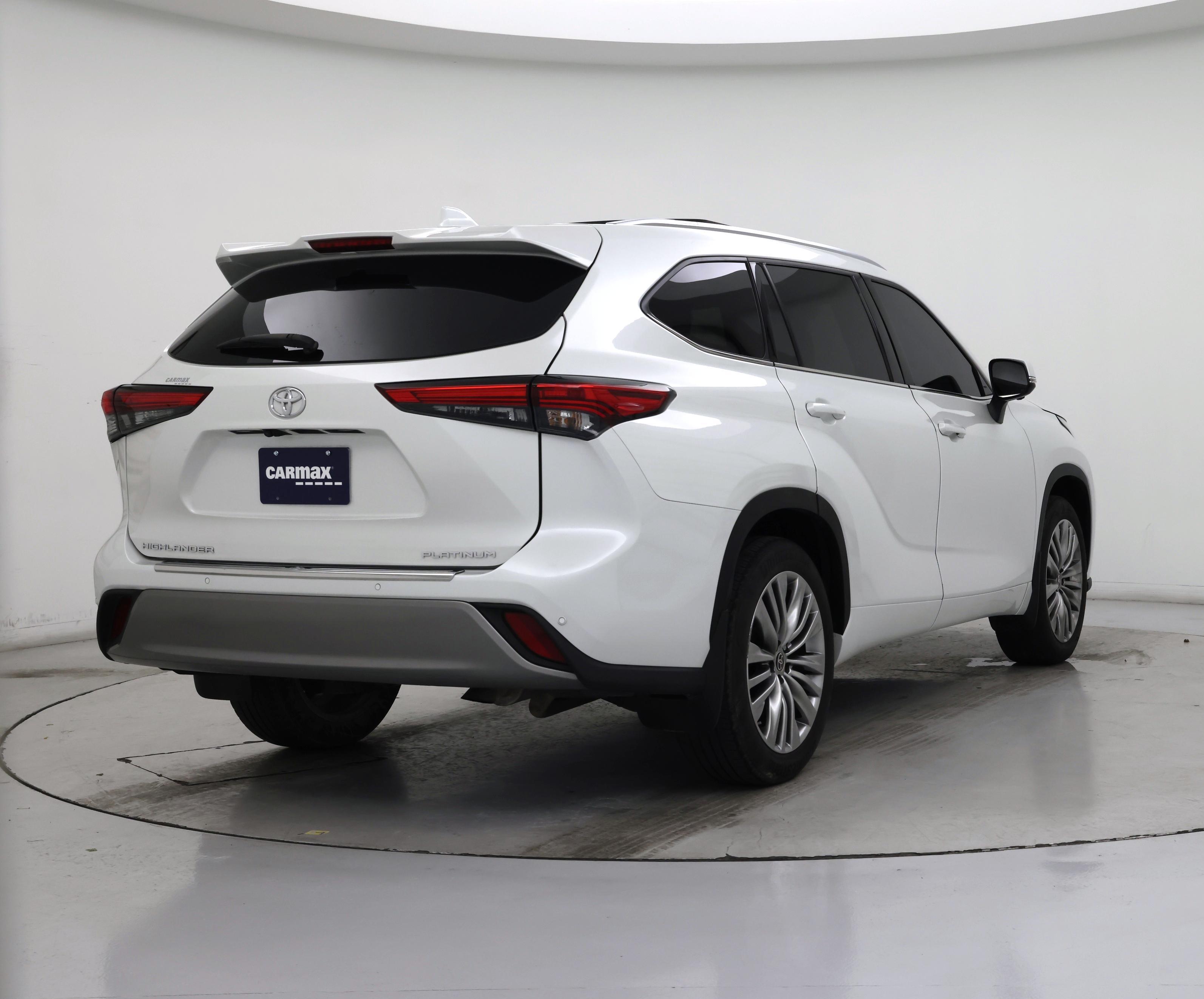 Thumbnail: 2023 Toyota Highlander - 8