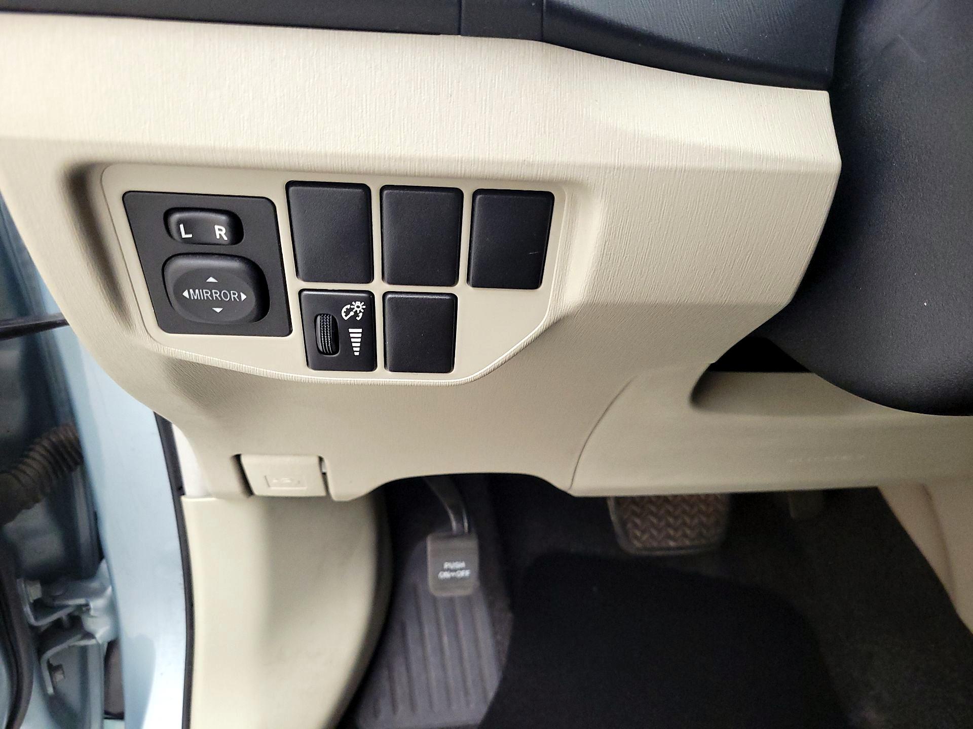 Thumbnail: 2014 Toyota Prius - 13