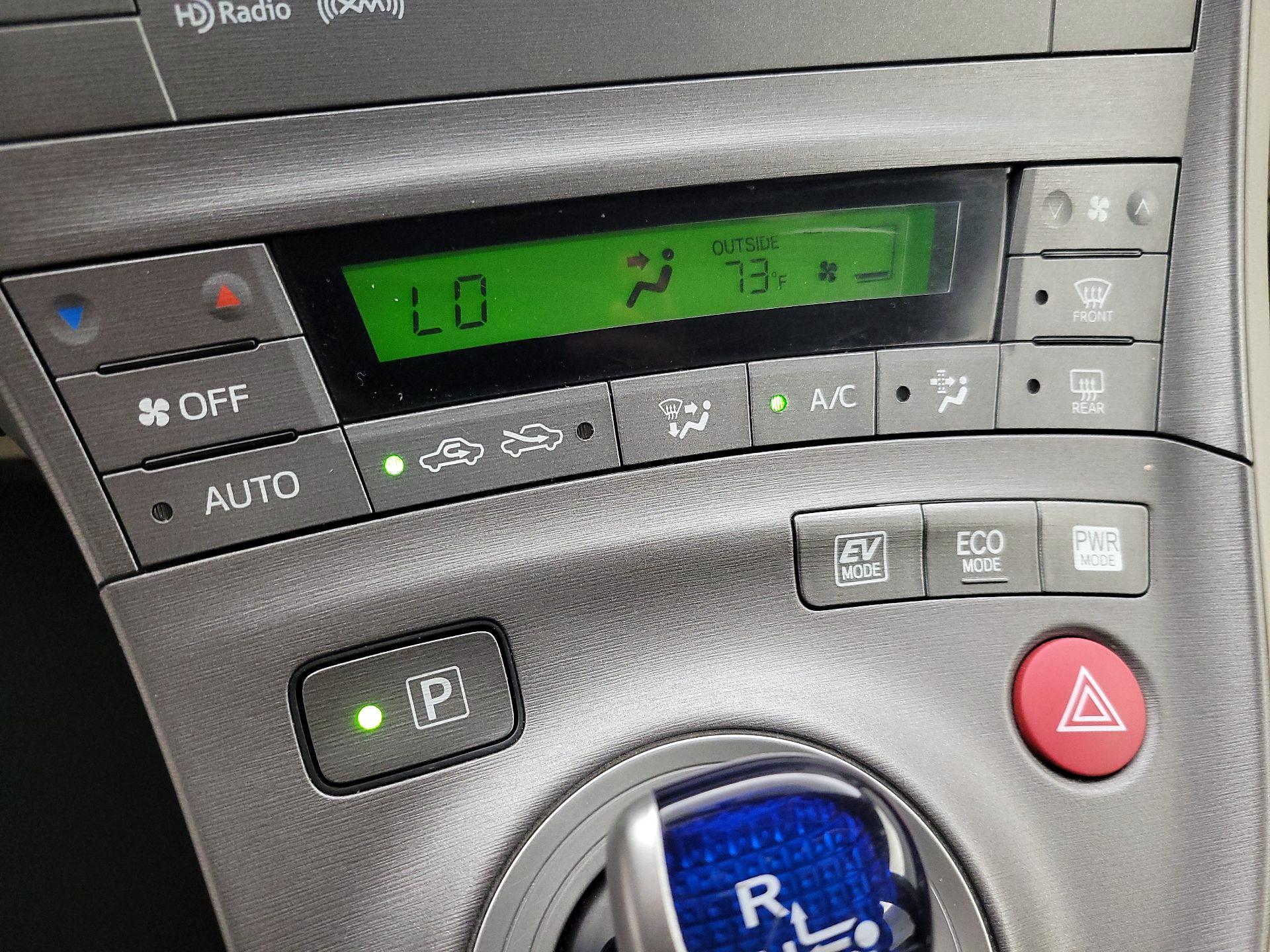 Thumbnail: 2014 Toyota Prius - 16