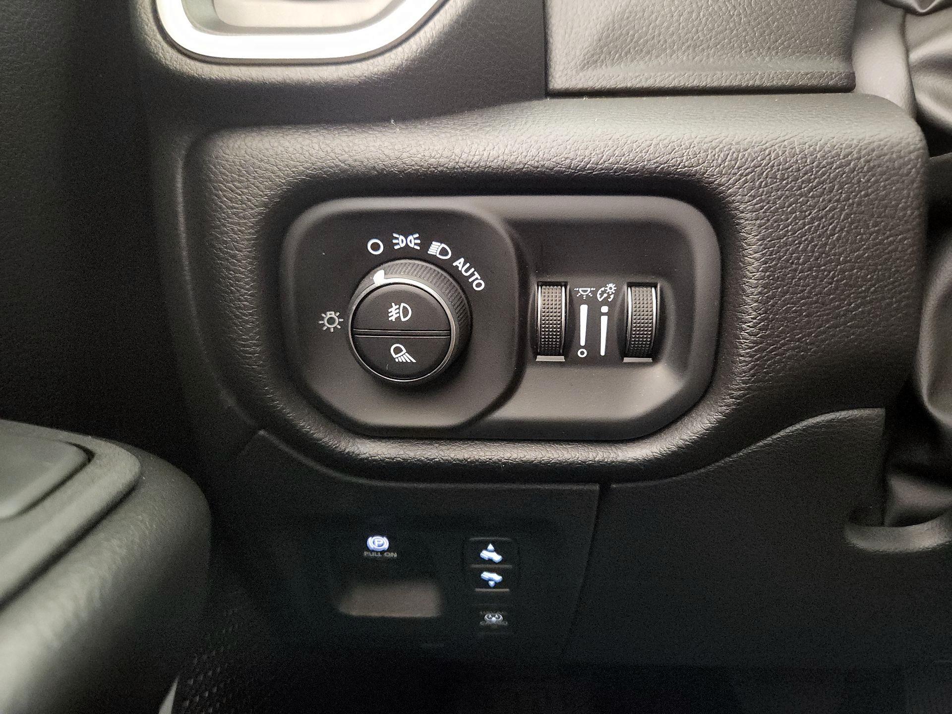 Thumbnail: 2025 RAM 1500 - 13